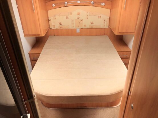 Avondale Landranger 6400 Twin Axle Island Bed Caravan