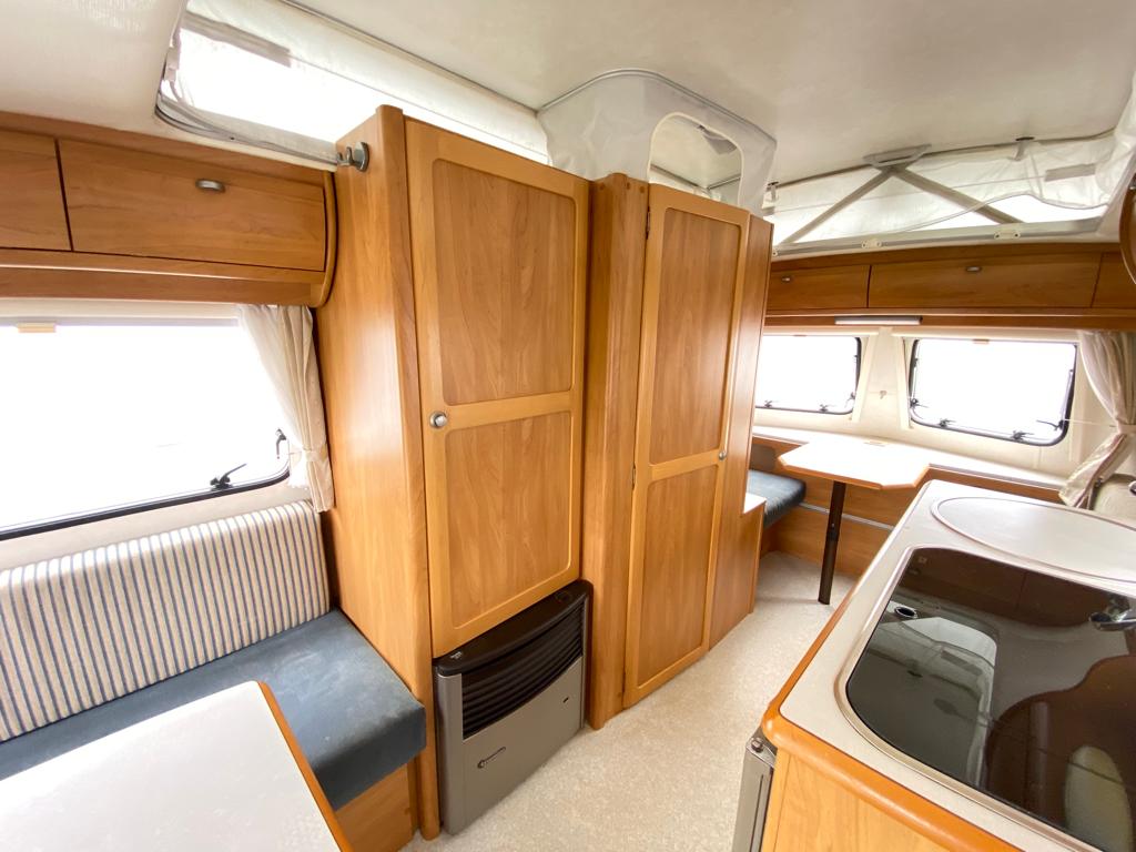 
								Eriba Triton 430GT 3 Berth Pop-Top Caravan full									