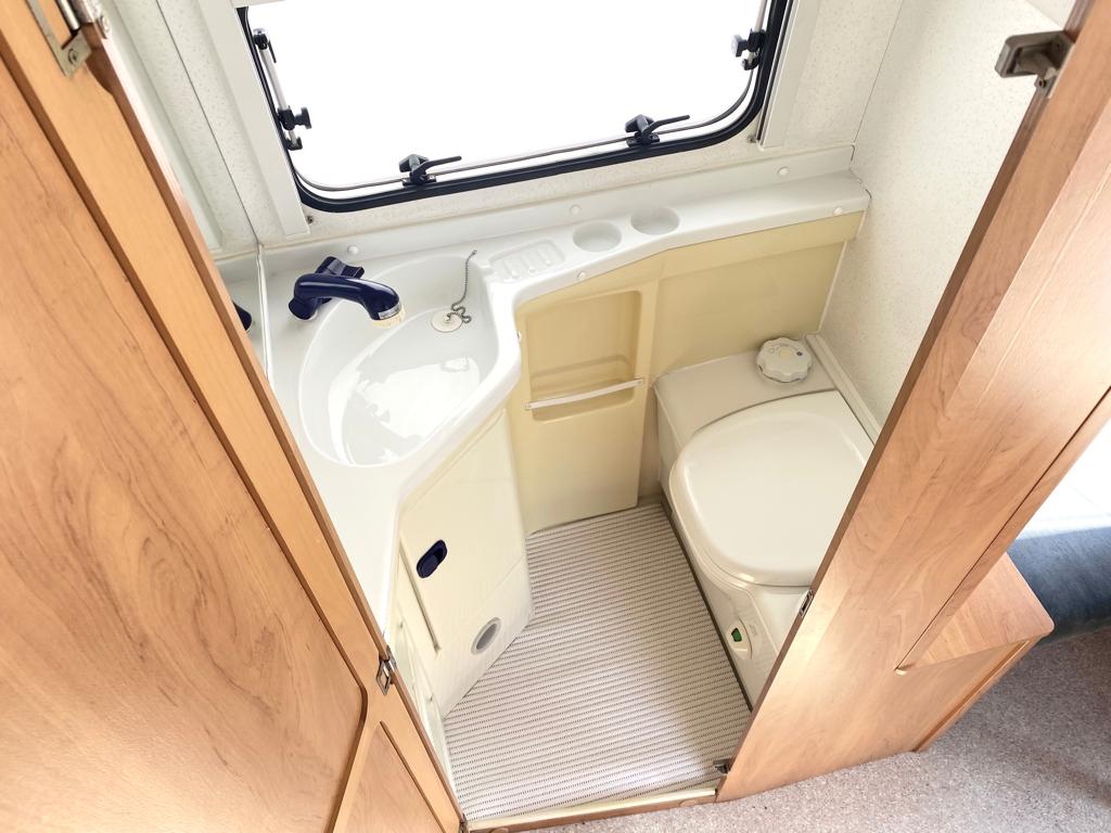 
								Eriba Triton 430GT 3 Berth Pop-Top Caravan full									