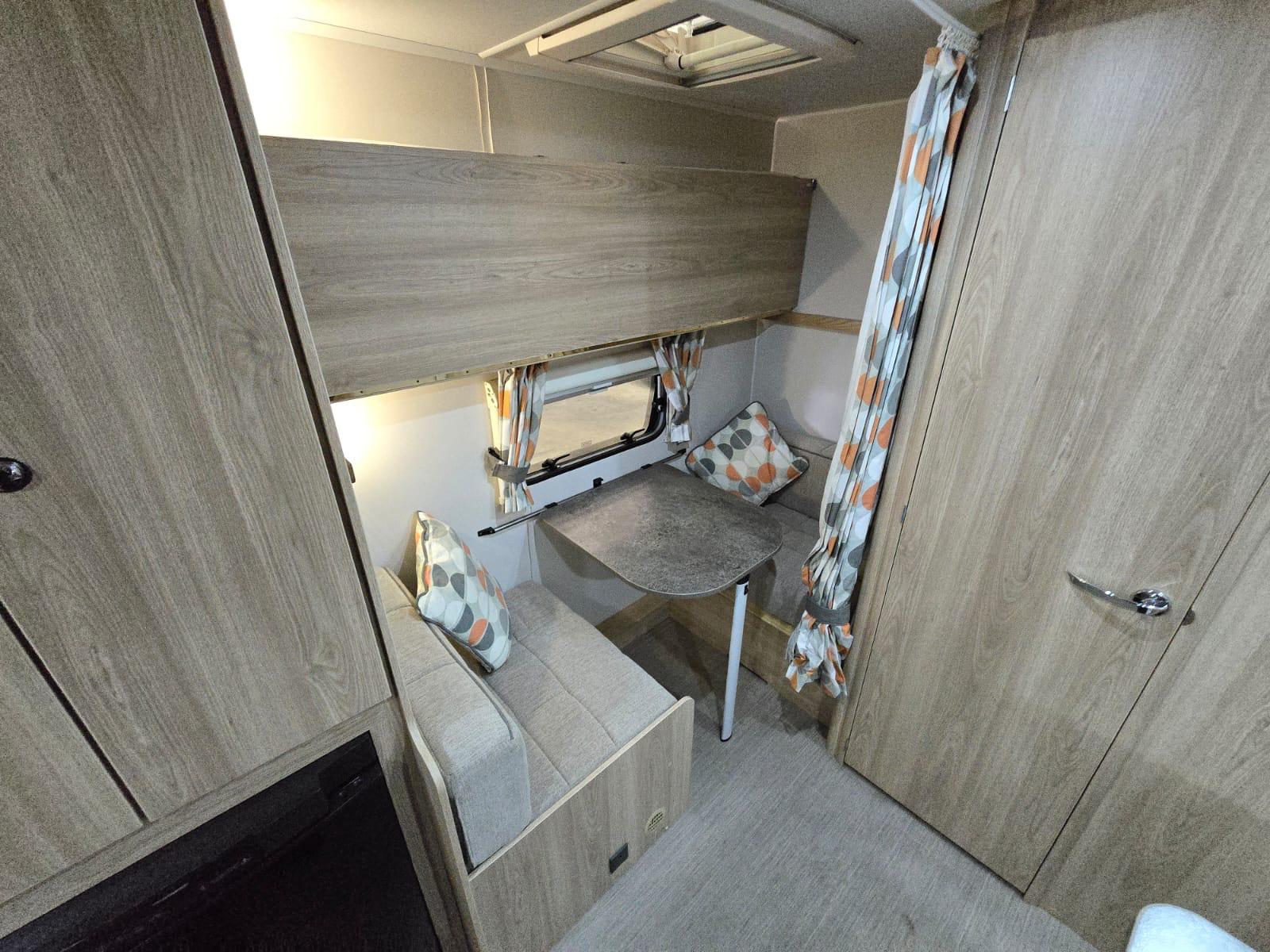 
								Elddis Xplore 304 Lightweight 4 Berth Caravan full									