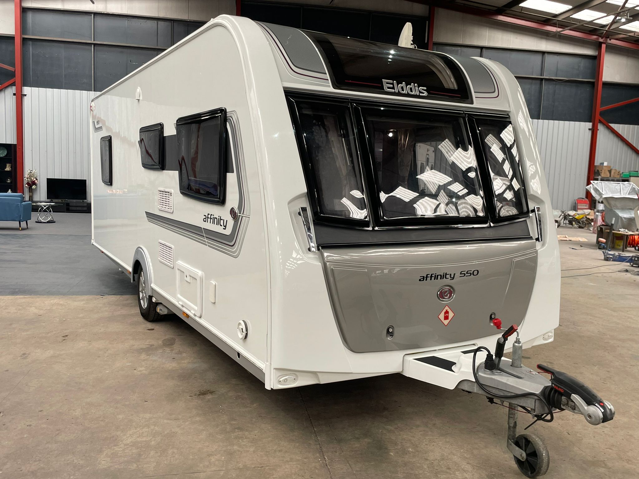 
								Elddis Affinity 550 – 4 Berth Fixed Island Bed Caravan full									