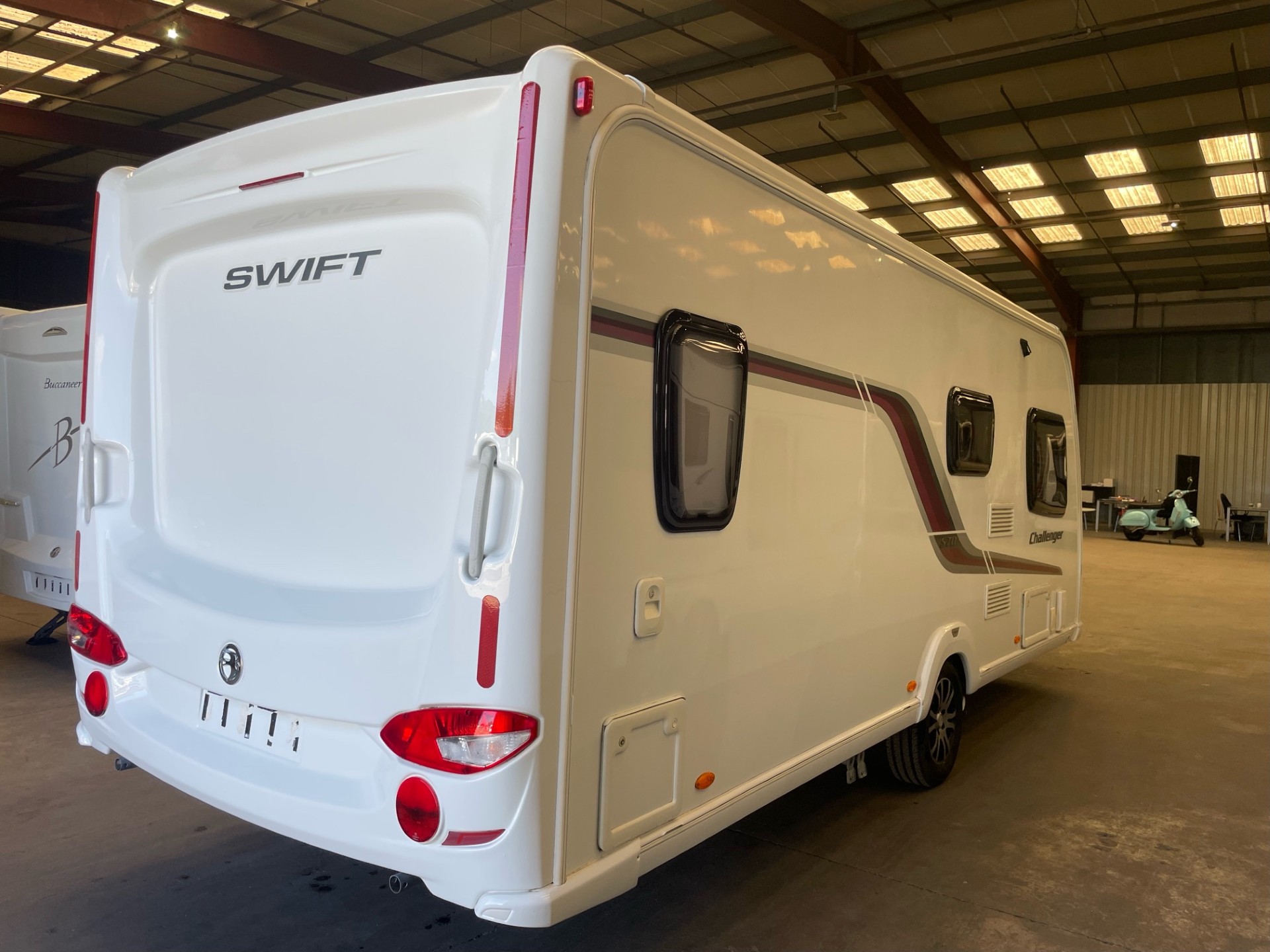 
								Swift Challenger 570 – 4 Berth Fixed Bed Caravan With Motor Mover full									