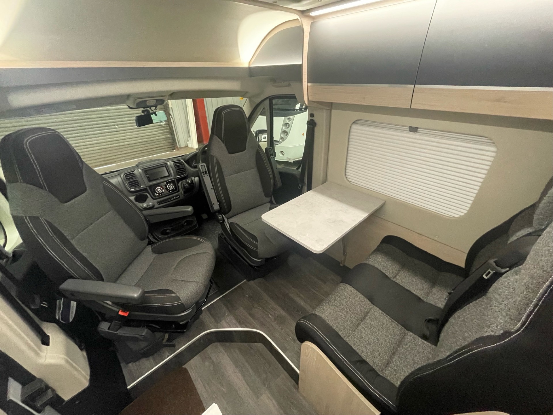 
								Auto Trail Expedition 68 4 Berth Campervan full									