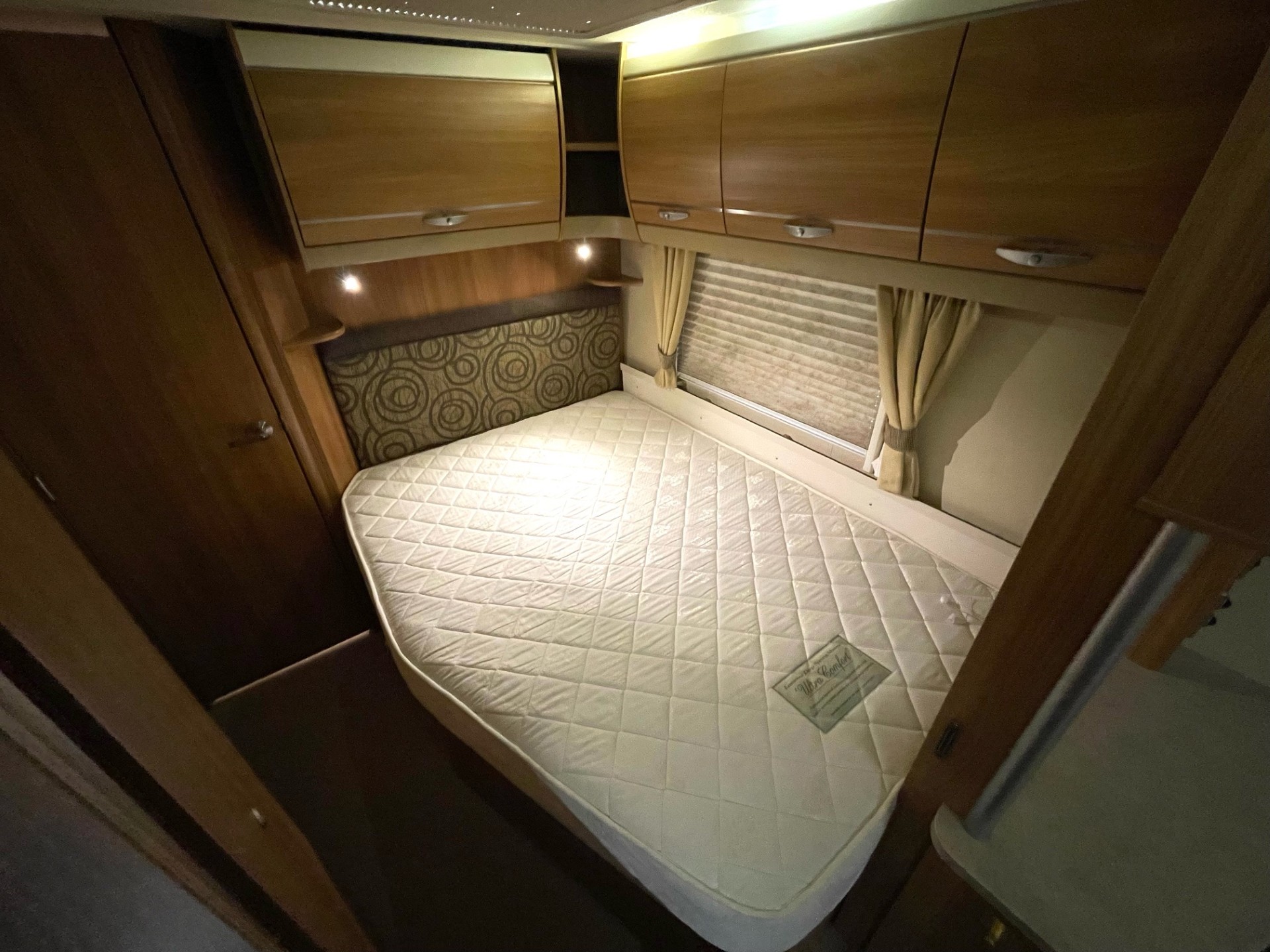 
								Swift Challenger 570 – 4 Berth Fixed Bed Caravan With Motor Mover full									