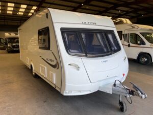 Lunar Ultima 560 – 4 Berth Fixed Island Bed Caravan With Awning