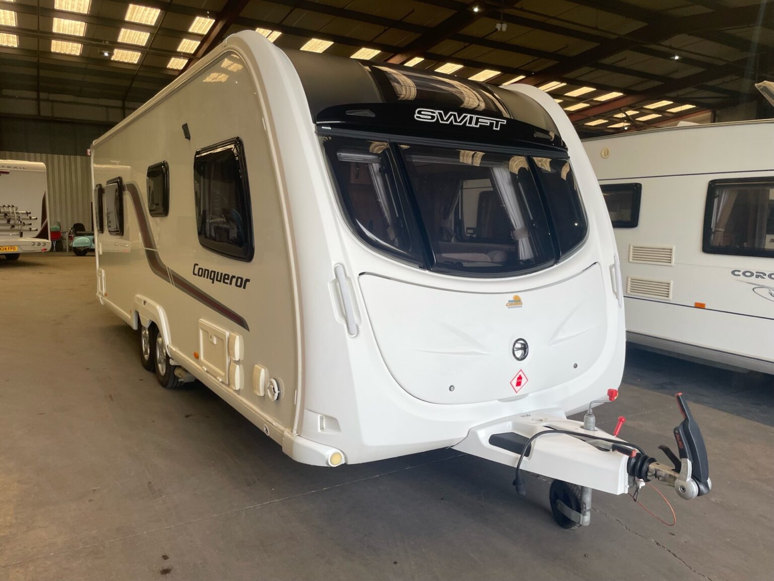 
								Swift Conqueror Twin Axle 4 Berth Island Bed Caravan full									