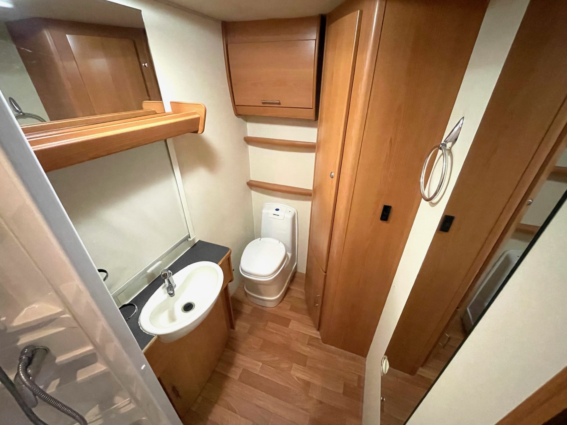 
								Compass Corona 624 Twin Axle 4 Berth Fixed Bed Caravan full									