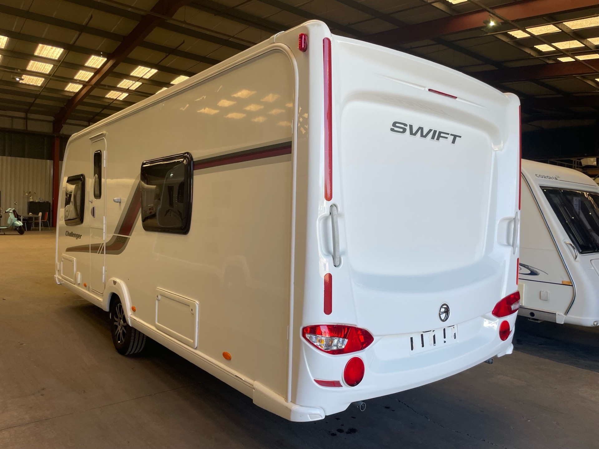 
								Swift Challenger 570 – 4 Berth Fixed Bed Caravan With Motor Mover full									