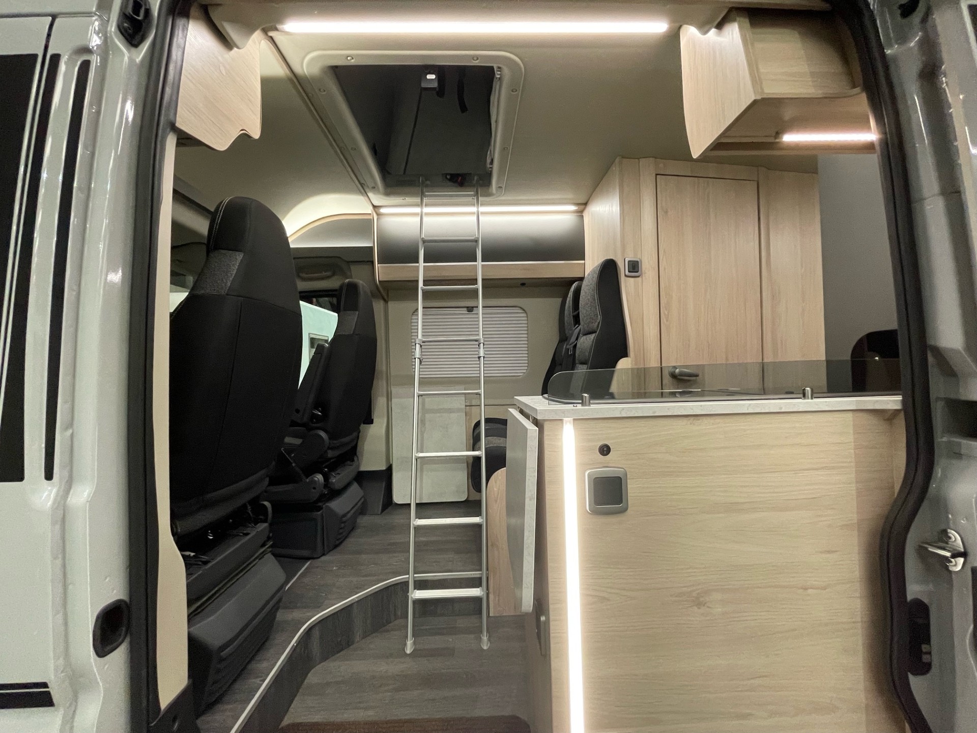 
								Auto Trail Expedition 68 4 Berth Campervan full									