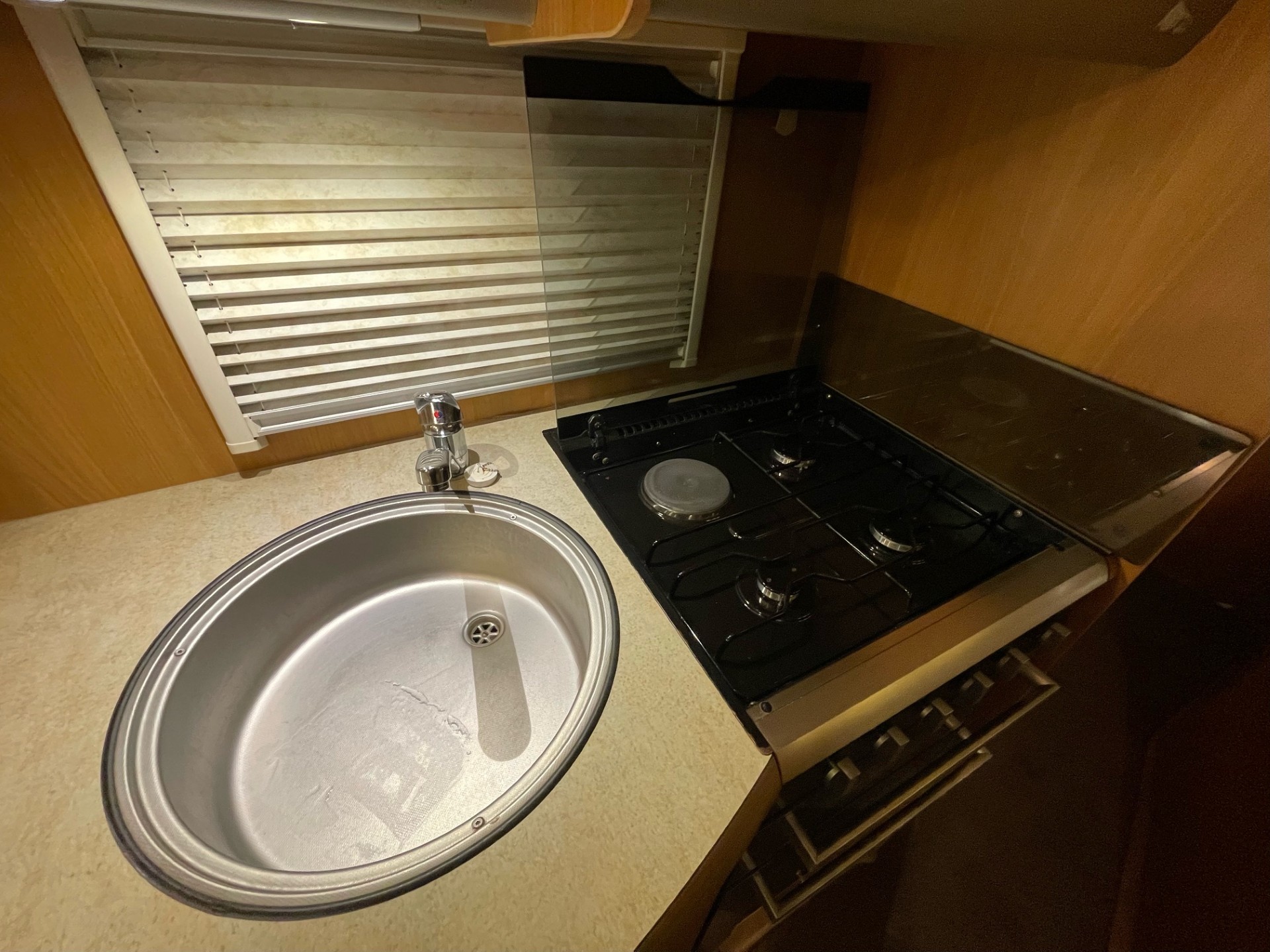 
								Swift Challenger 570-4 Berth Fixed Bed Caravan With End Washroom full									