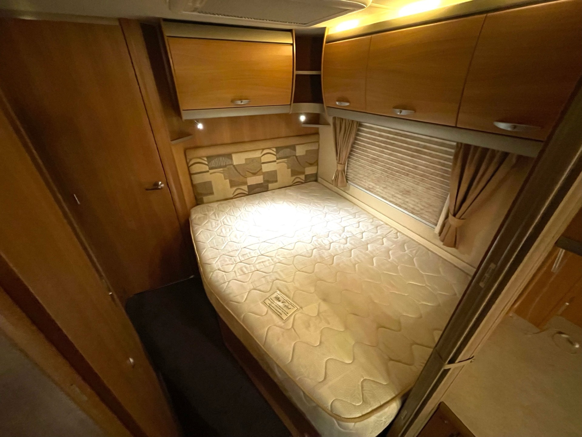 
								Swift Challenger 570-4 Berth Fixed Bed Caravan With End Washroom full									