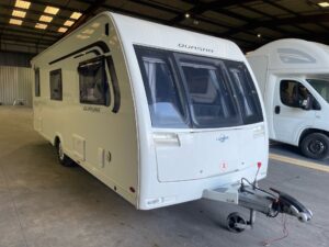 Lunar Quasar 586 6 Berth Fixed Bunk Bed Caravan With Motor Mover