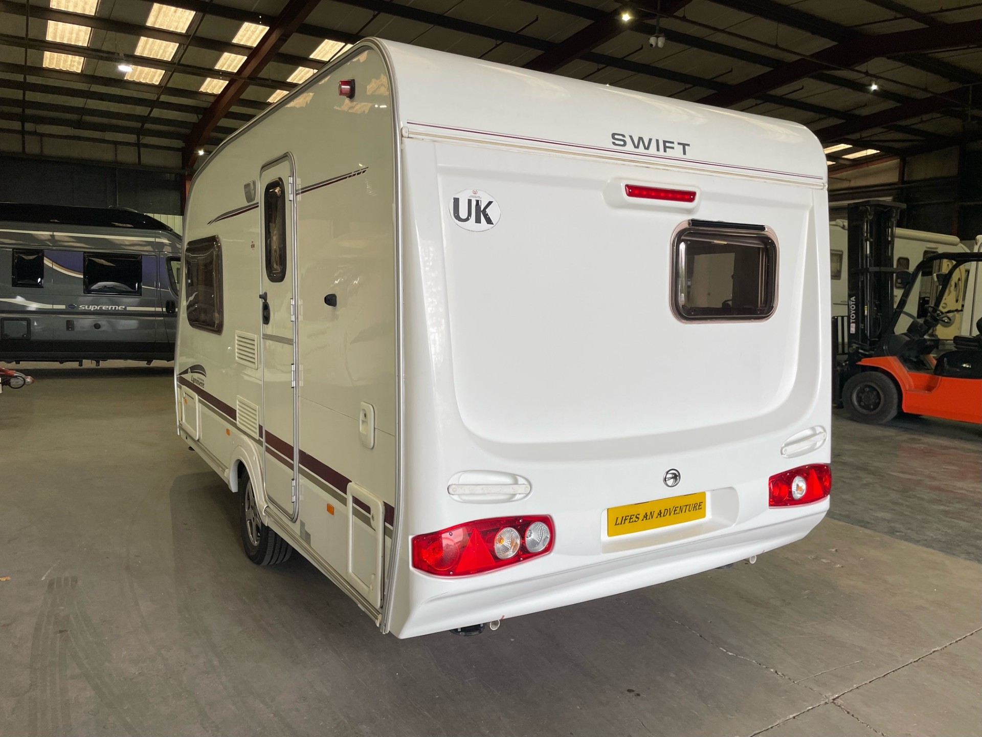 
								Swift Lynmere GT 2 Berth L-Shaped Kitchen full									