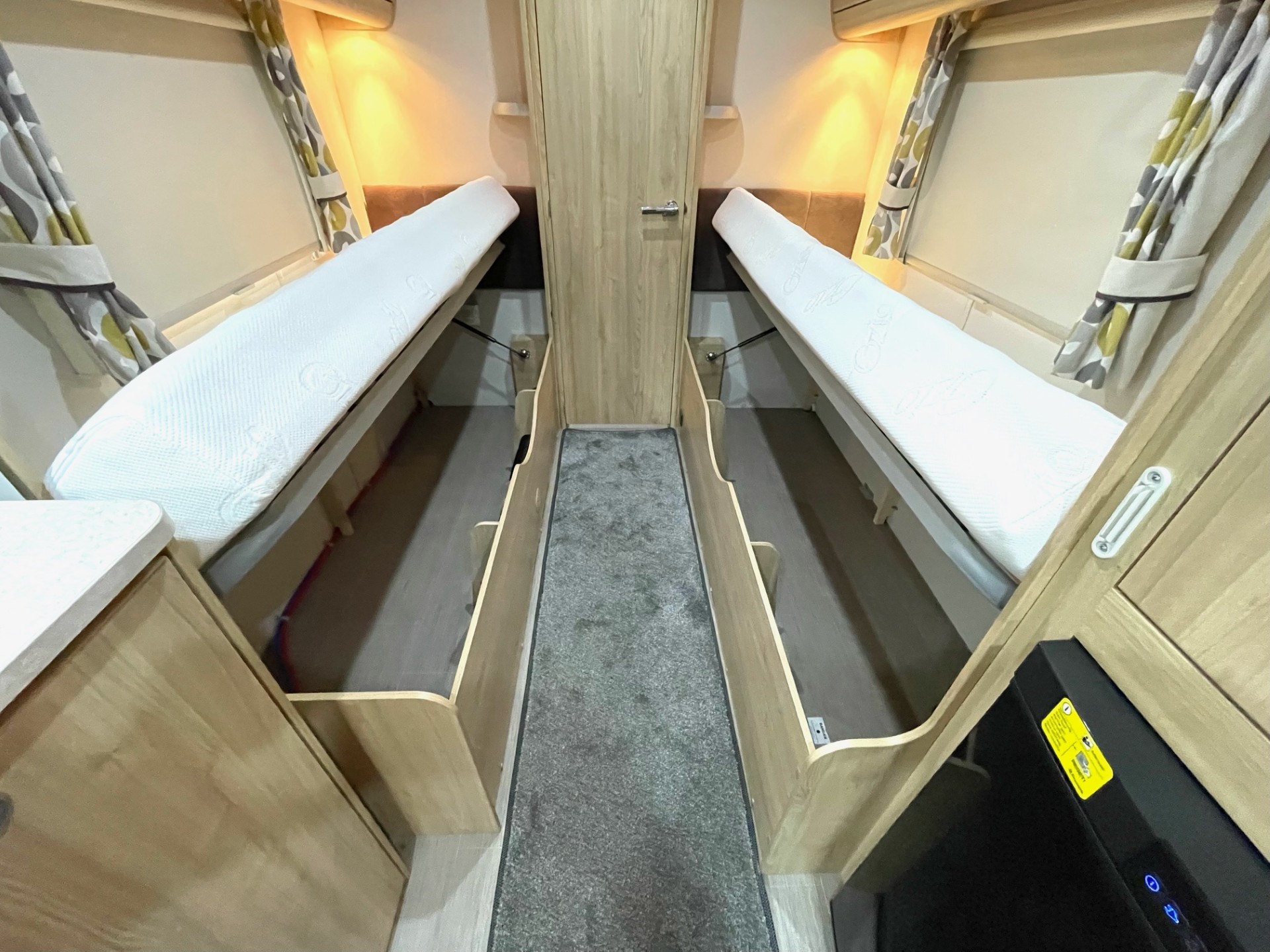 
								Elddis Xplore 574 – 4 Berth Caravan with Fixed Single Beds full									