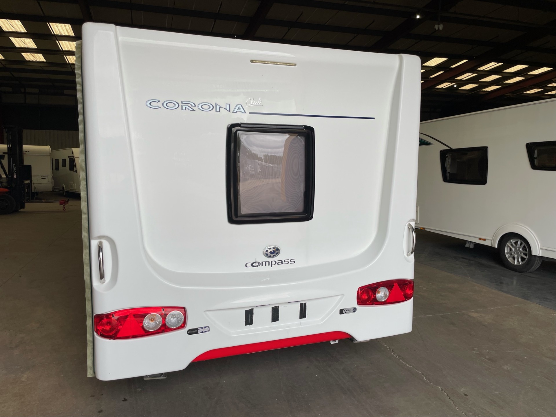 
								Compass Corona 624 Twin Axle 4 Berth Fixed Bed Caravan full									