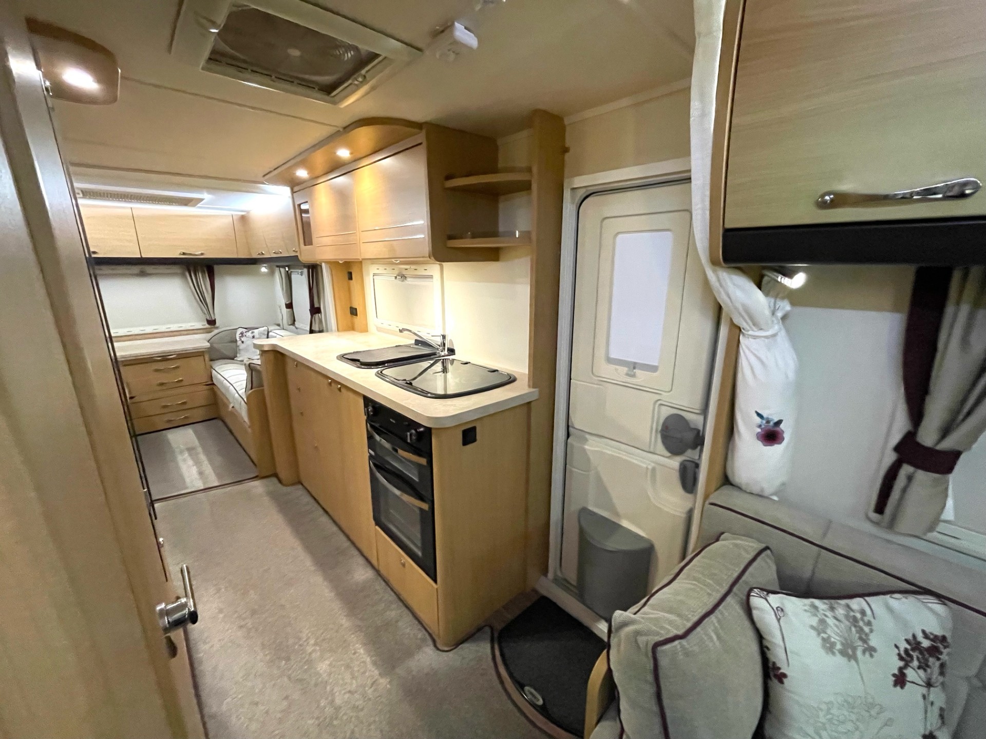 
								Elddis Crusader Super Storm – Twin Axle Caravan full									