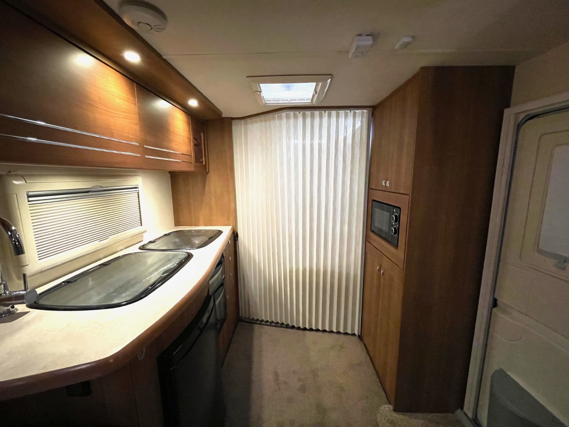 
								Buccaneer Corsair – 4 Berth Fixed Bed Caravan With Motor Mover And Awning full									