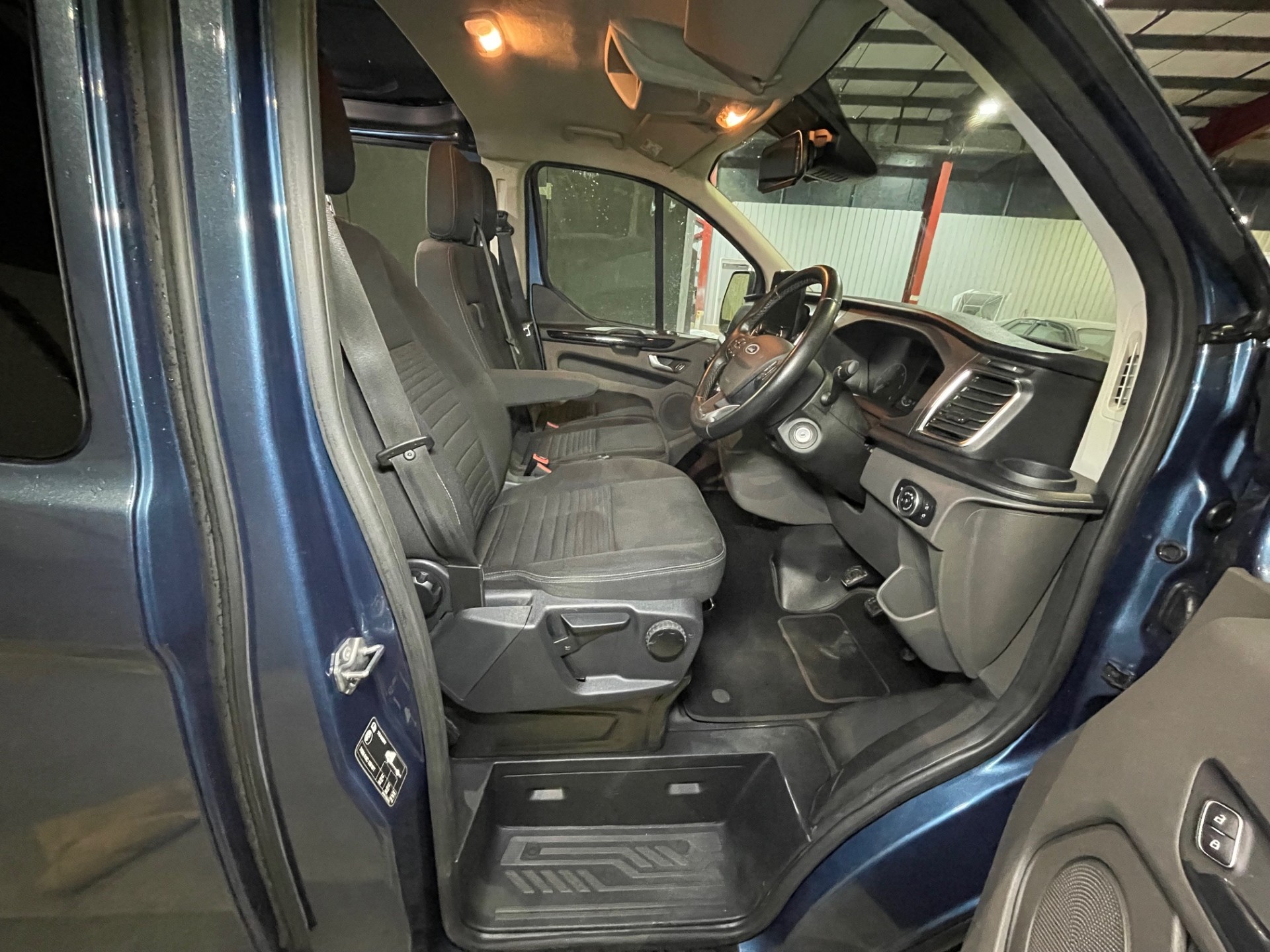 
								FORD TRANSIT CUSTOM 2021 full									