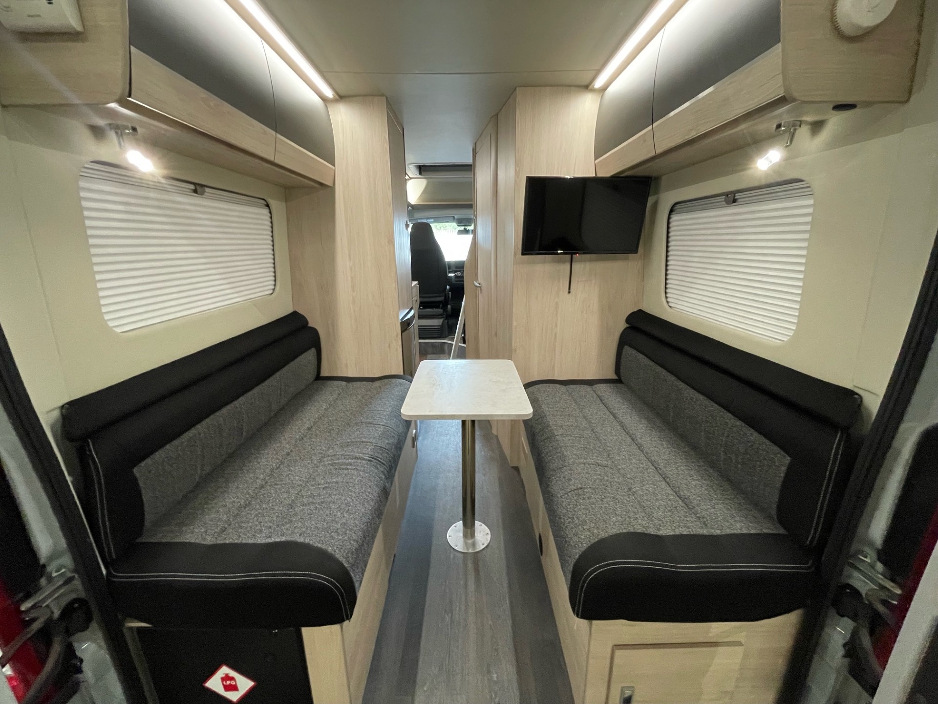 
								Auto Trail Expedition 68 4 Berth Campervan full									