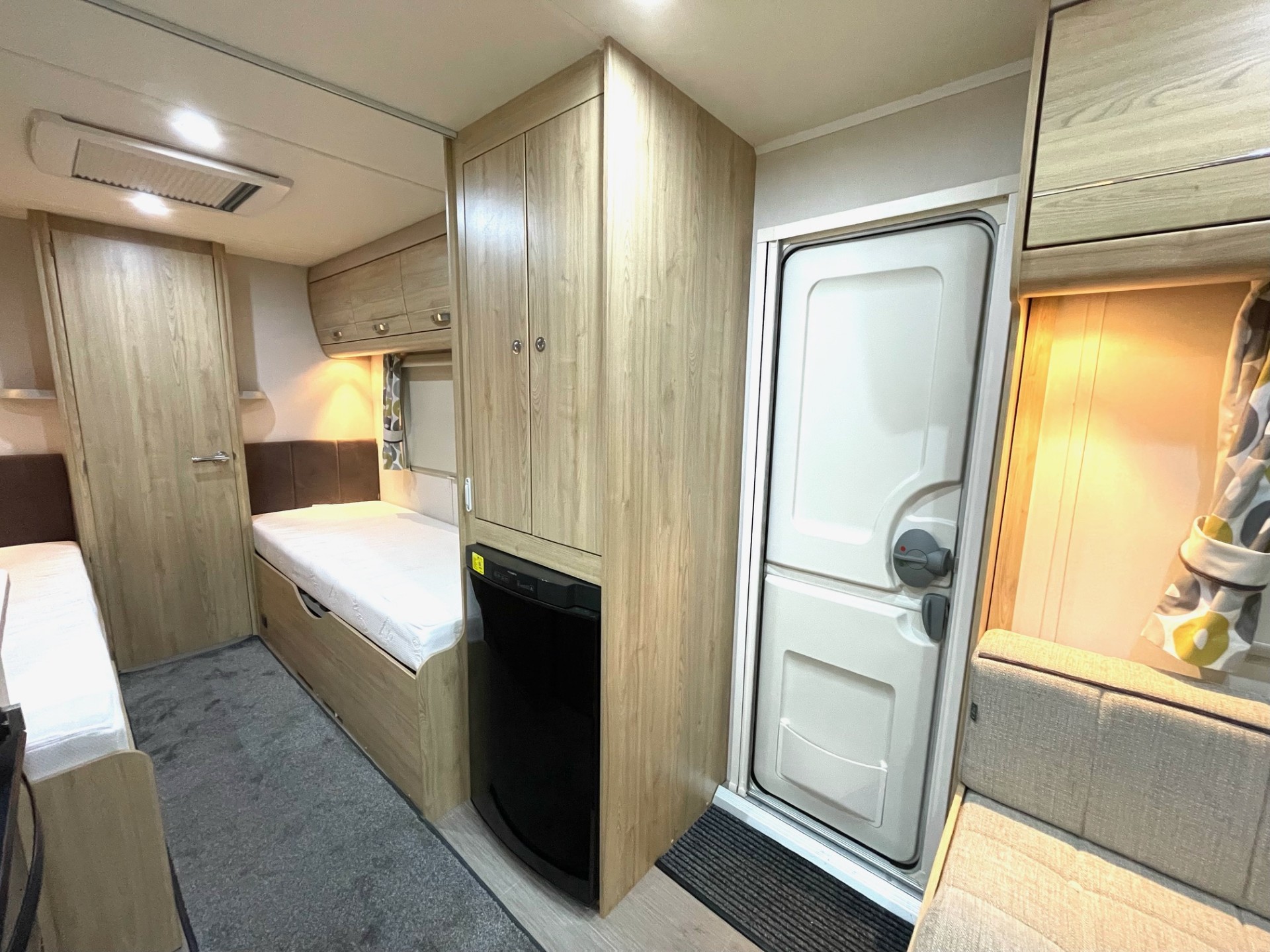 
								Elddis Xplore 574 – 4 Berth Caravan with Fixed Single Beds full									