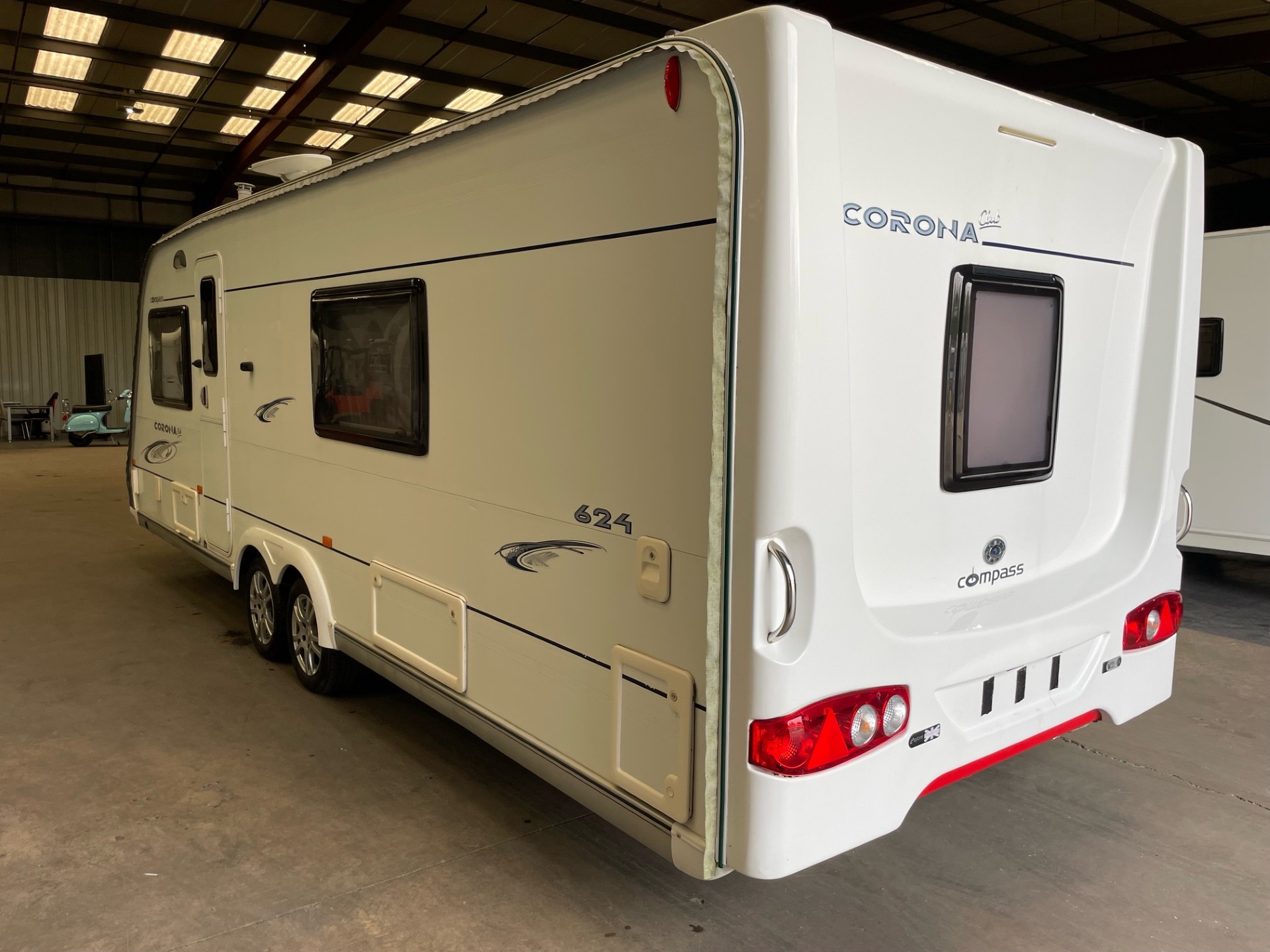 
								Compass Corona 624 Twin Axle 4 Berth Fixed Bed Caravan full									