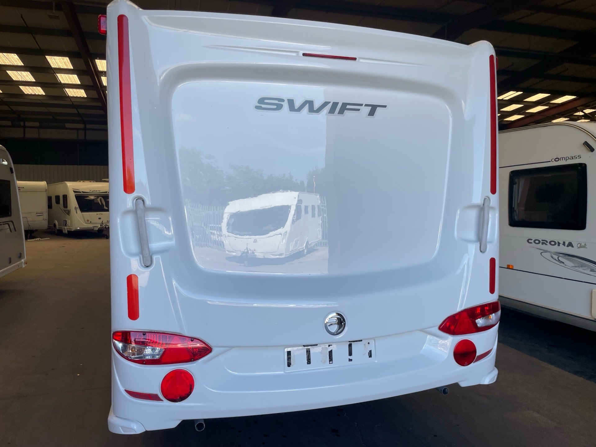 
								Swift Challenger 570 – 4 Berth Fixed Bed Caravan With Motor Mover full									