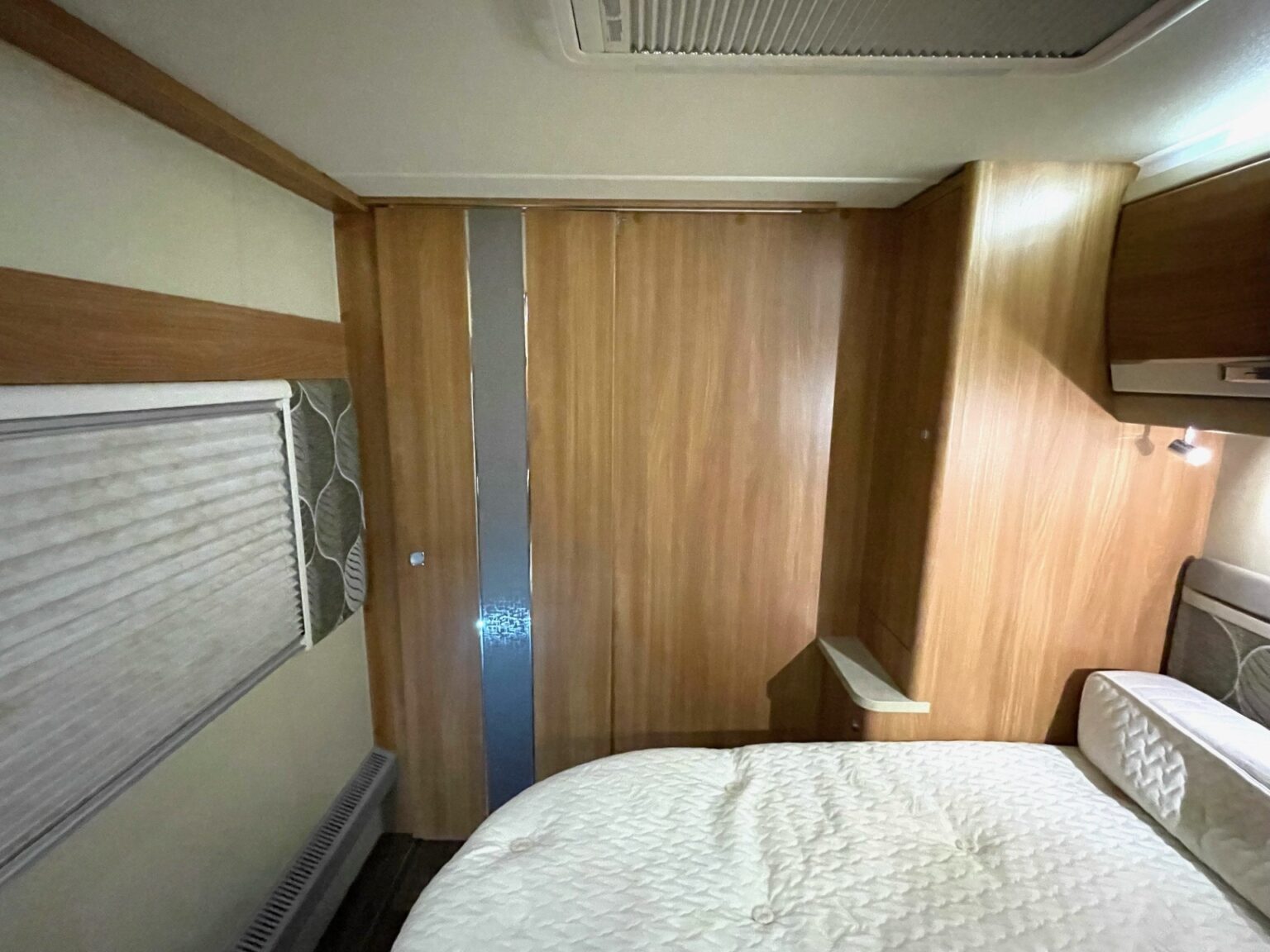 
								Swift Conqueror Twin Axle 4 Berth Island Bed Caravan full									