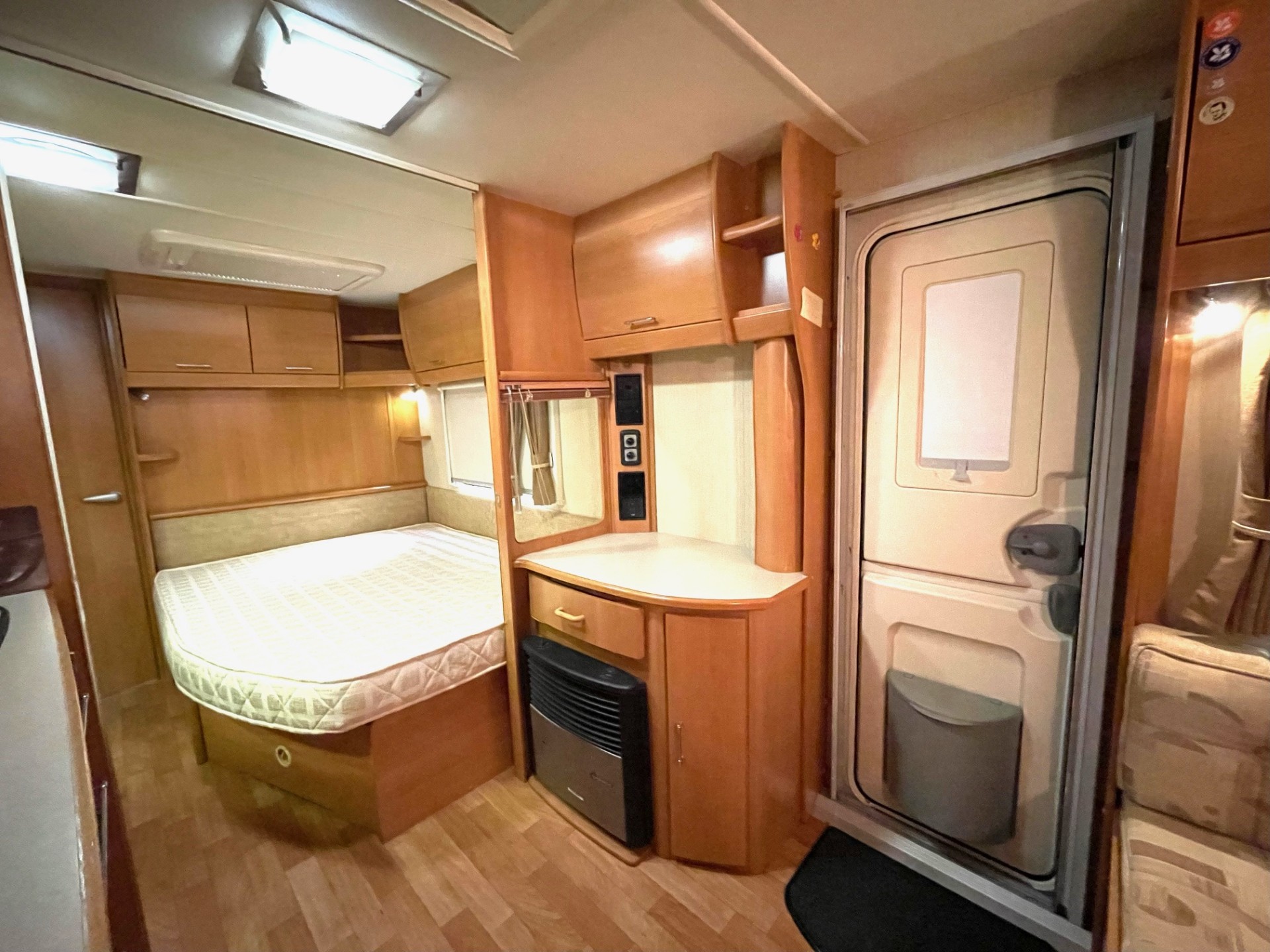 
								Compass Corona 624 Twin Axle 4 Berth Fixed Bed Caravan full									