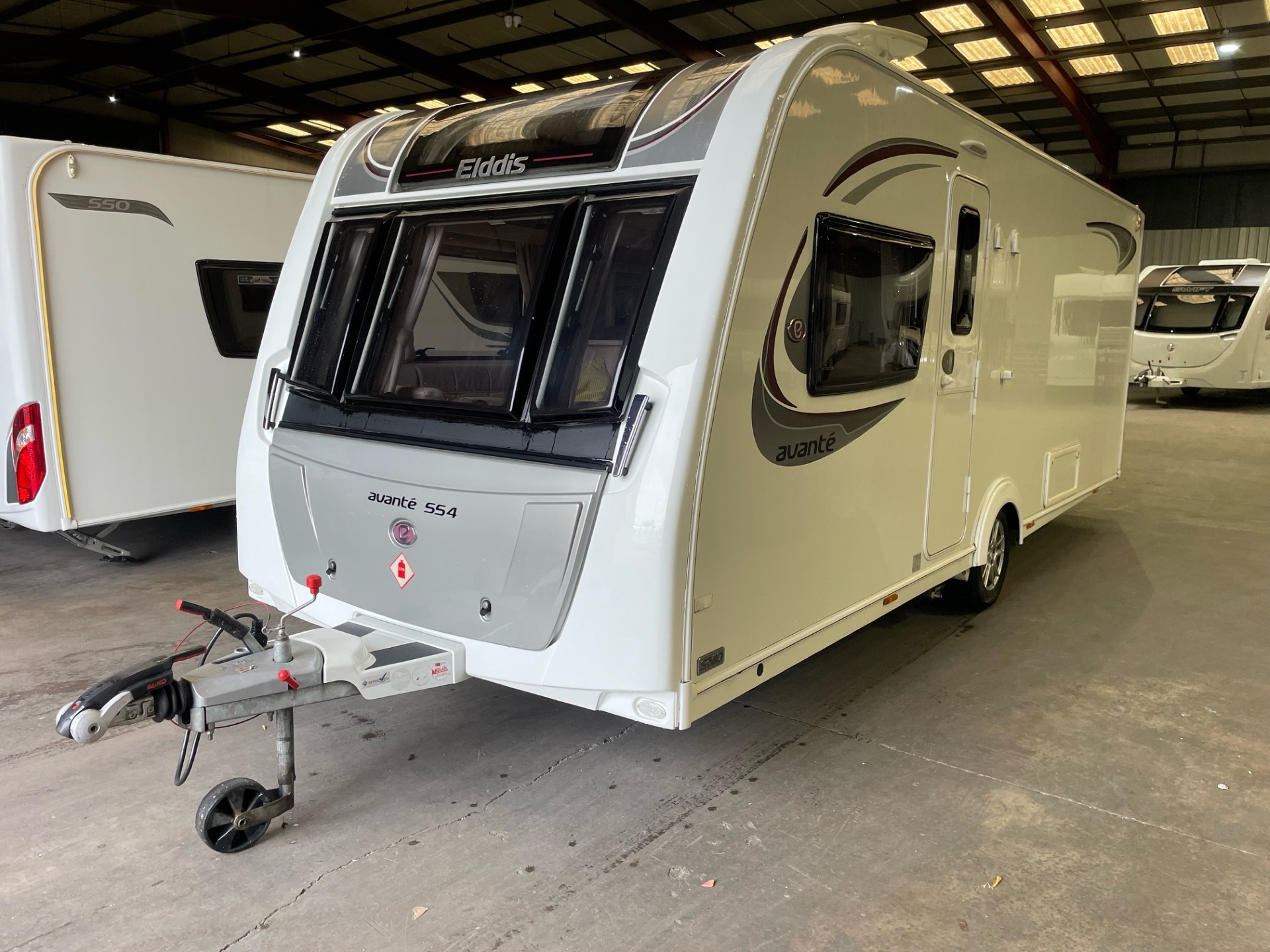 
								Elddis Avante 554-4 Berth Fixed Island Bed Caravan With Motor Mover full									