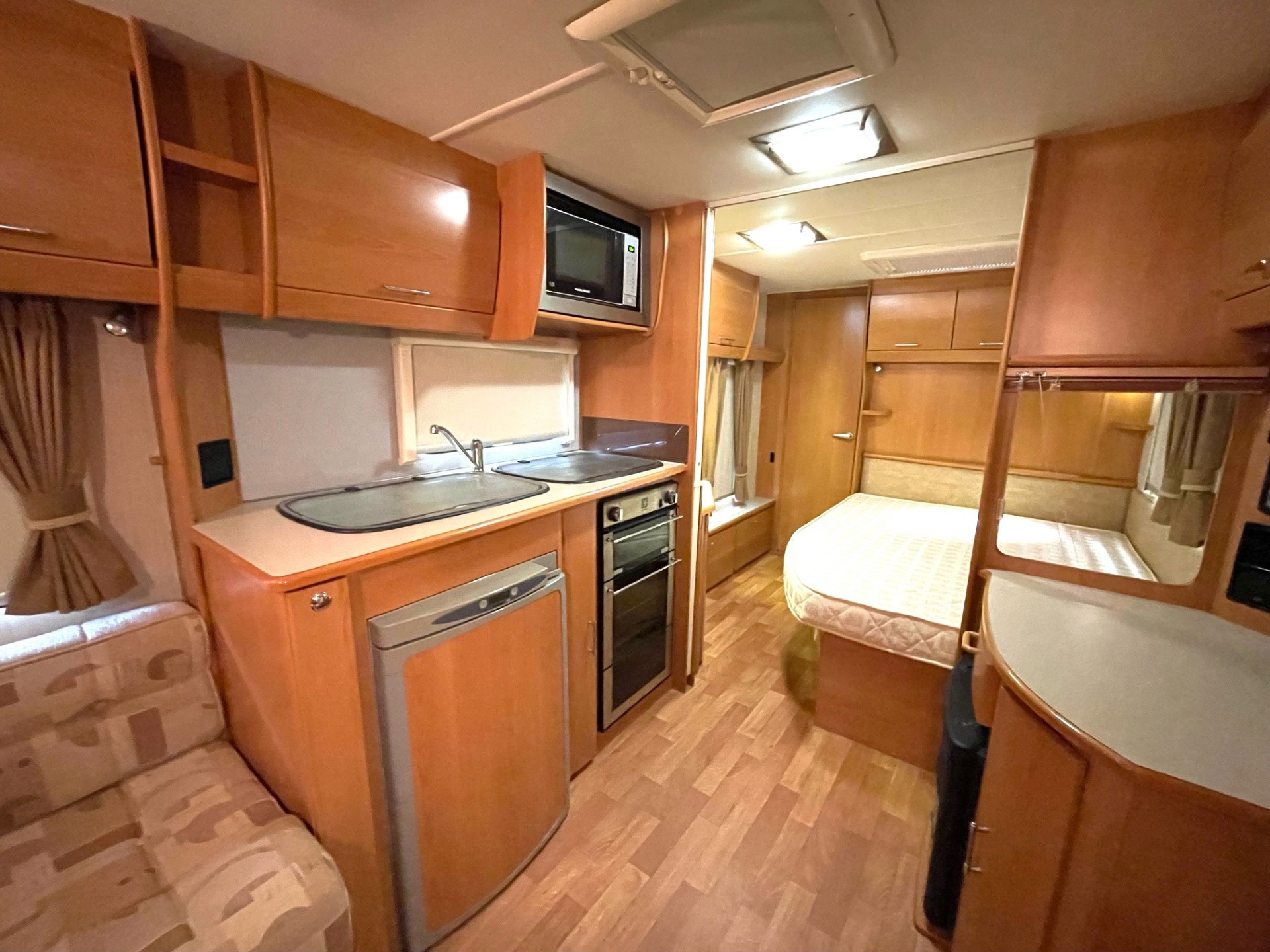 
								Compass Corona 624 Twin Axle 4 Berth Fixed Bed Caravan full									