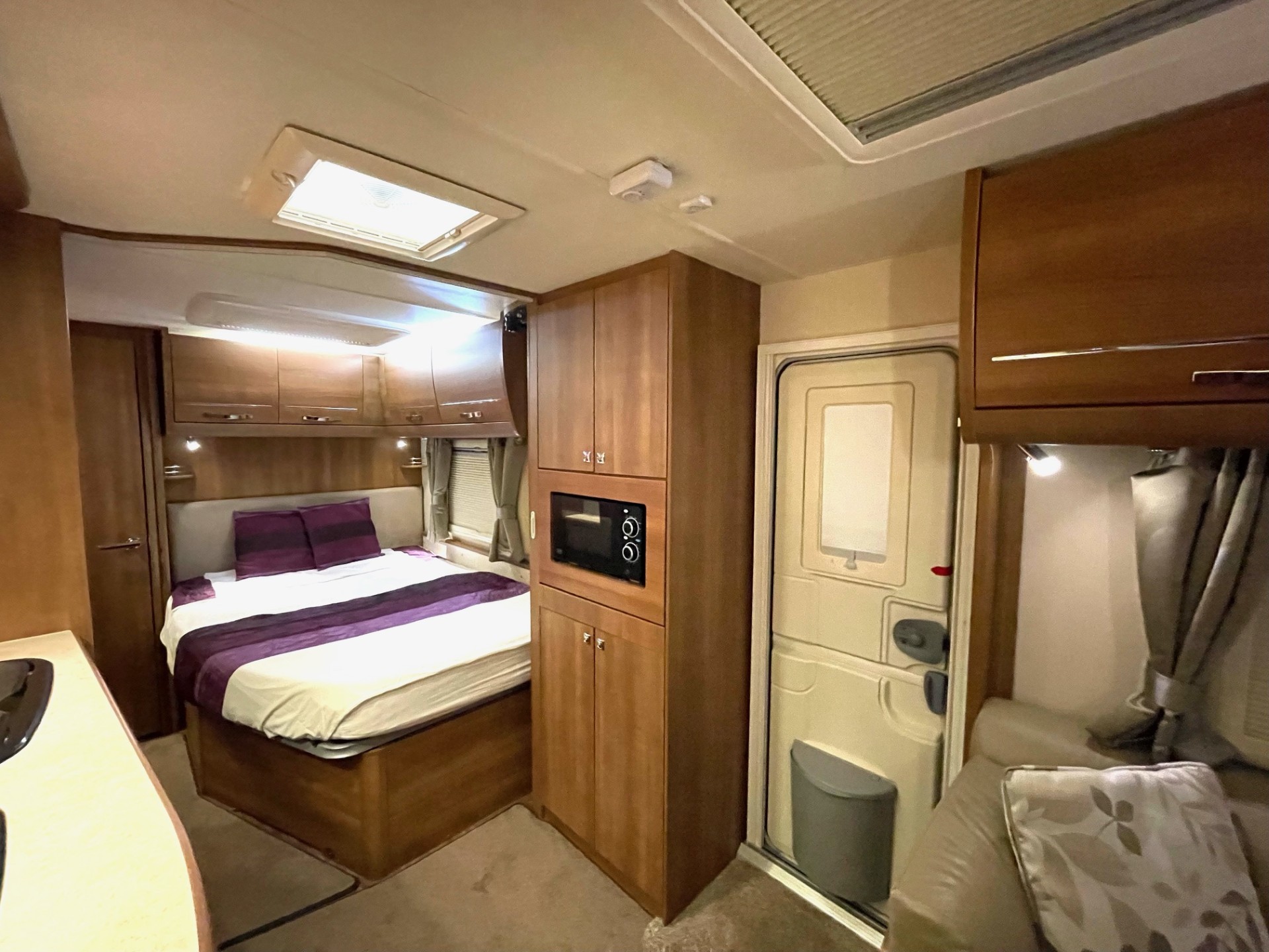 
								Buccaneer Corsair – 4 Berth Fixed Bed Caravan With Motor Mover And Awning full									