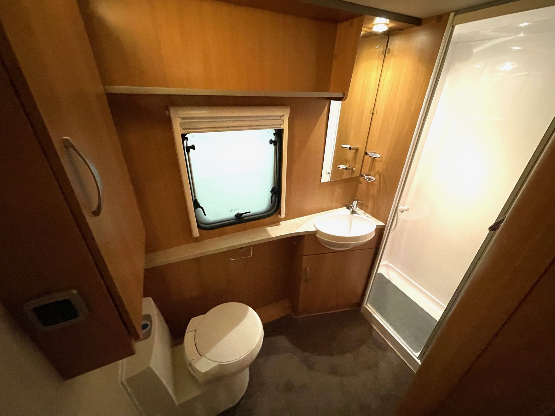 
								Swift Challenger 570-4 Berth Fixed Bed Caravan With End Washroom full									