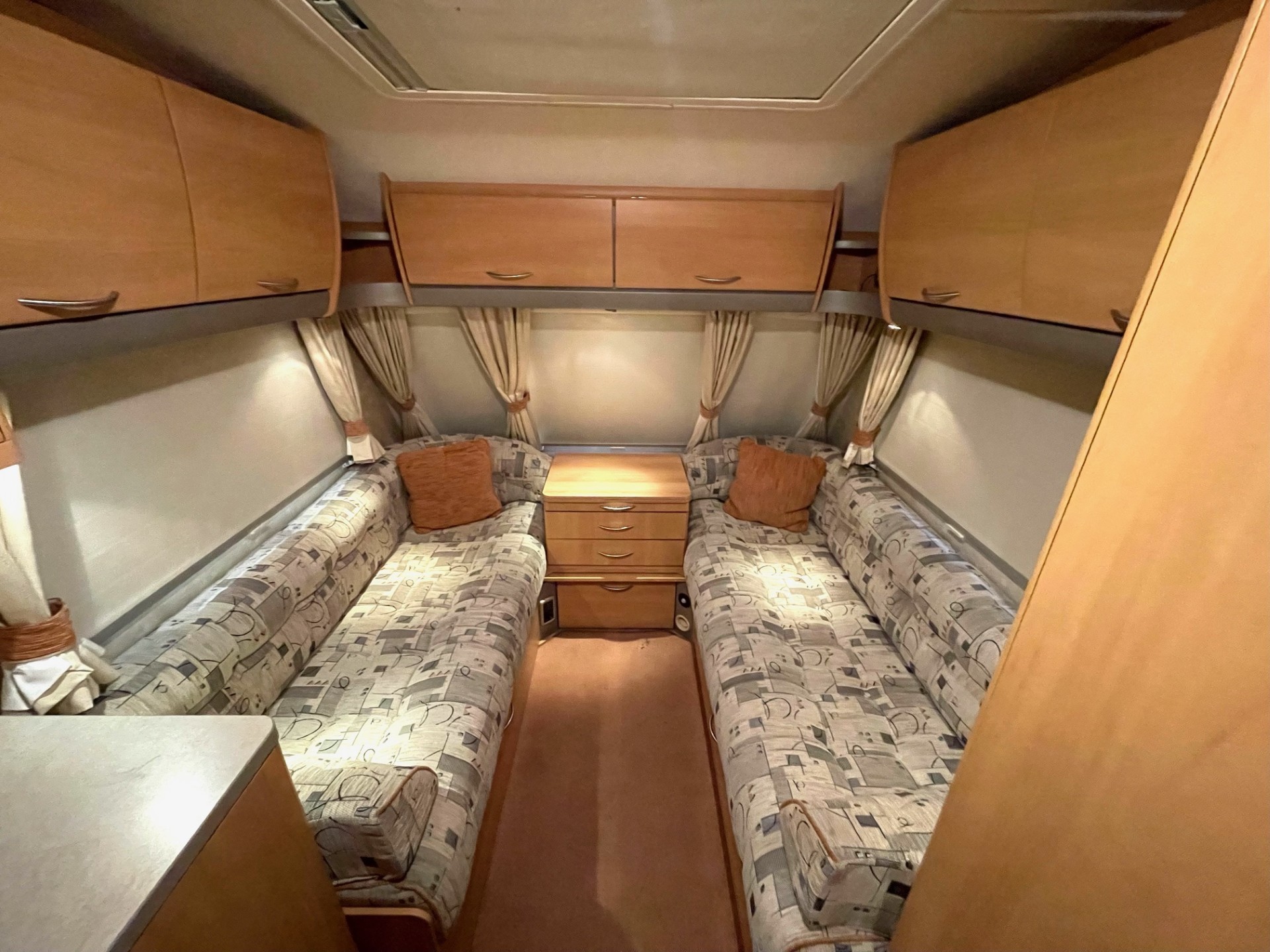 
								Swift Lynmere GT 2 Berth L-Shaped Kitchen full									