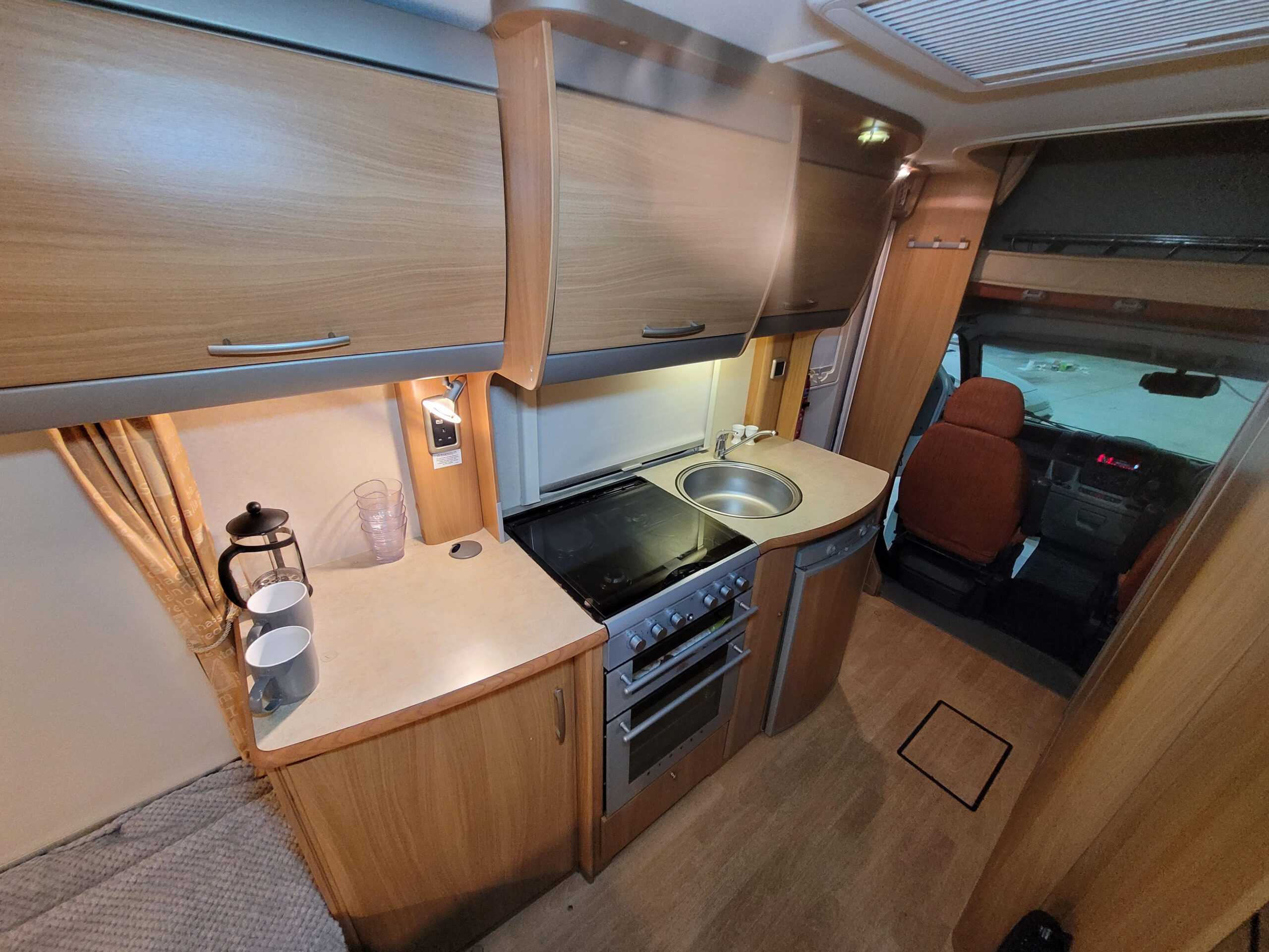 
								Swift Sundance 590RL Motorhome full									