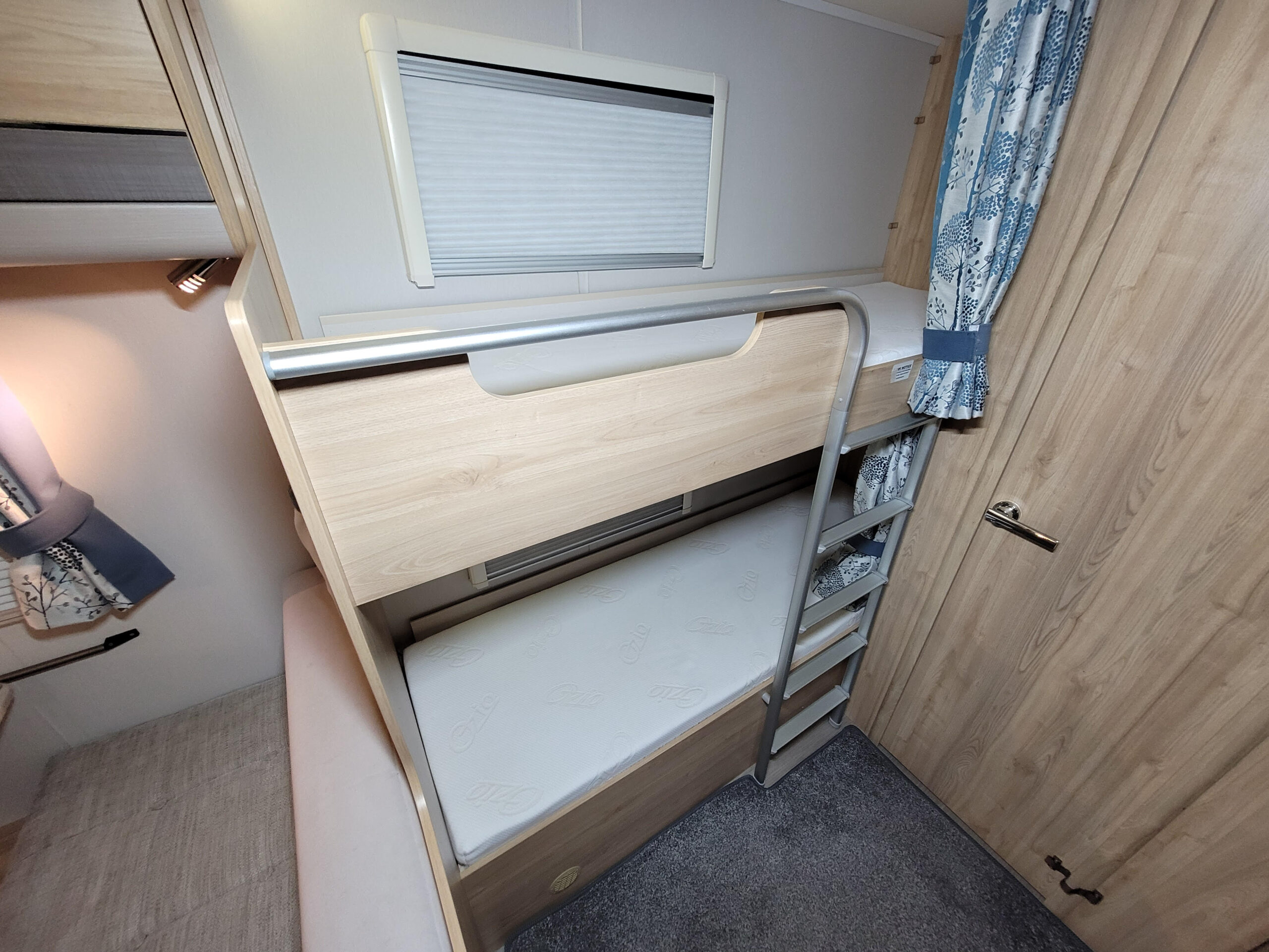 
								Elddis Chatsworth 636 Caravan full									