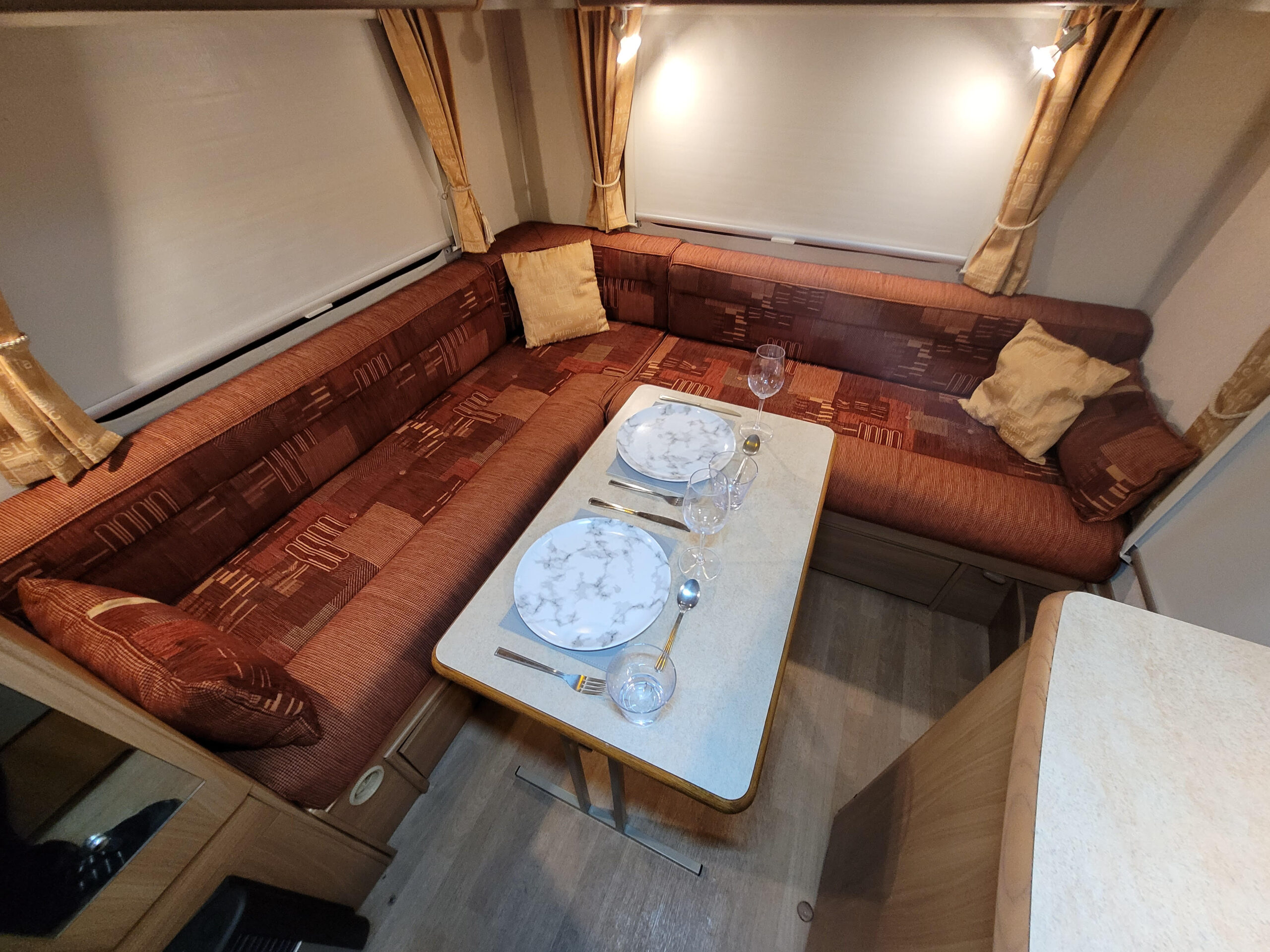 
								Swift Sundance 590RL Motorhome full									