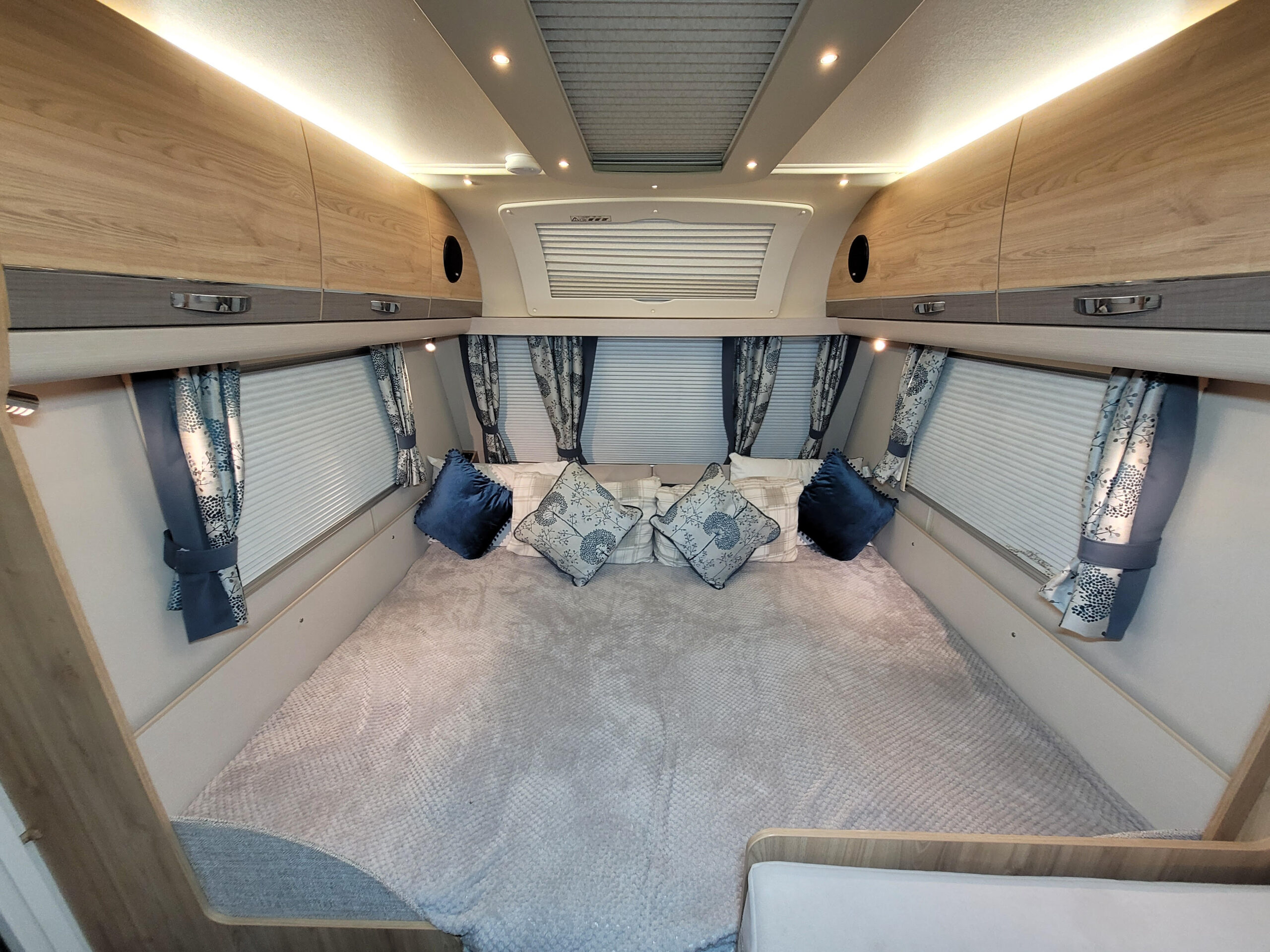 
								Elddis Chatsworth 636 Caravan full									