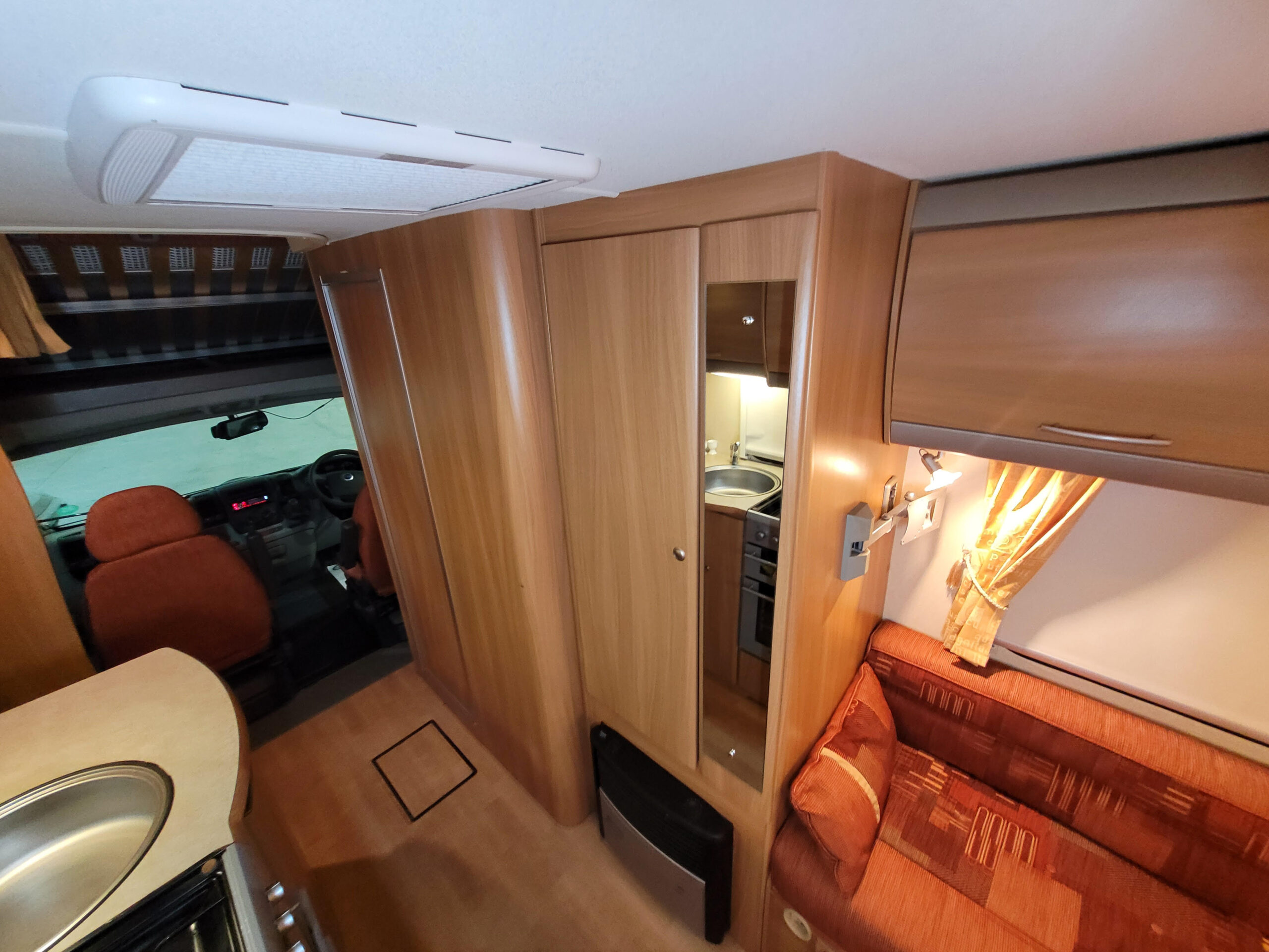 
								Swift Sundance 590RL Motorhome full									