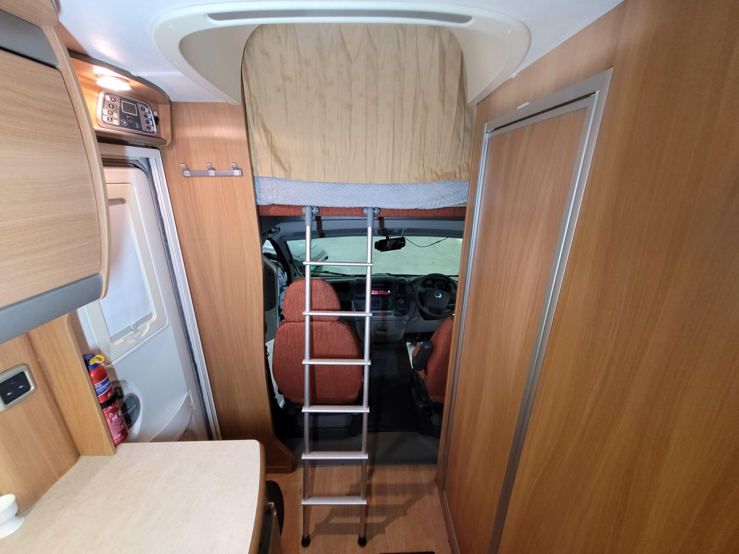 
								Swift Sundance 590RL Motorhome full									