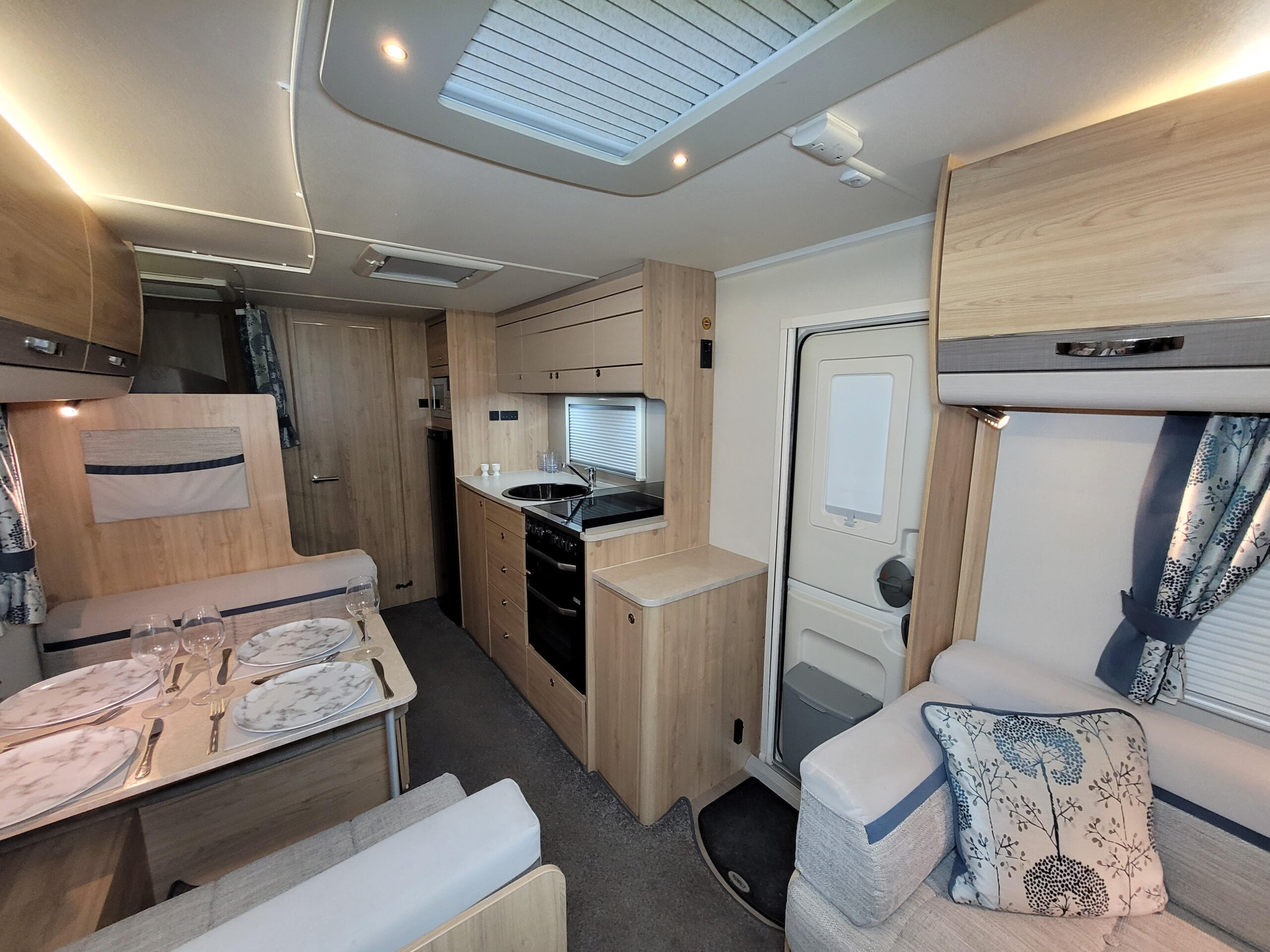 
								Elddis Chatsworth 636 Caravan full									