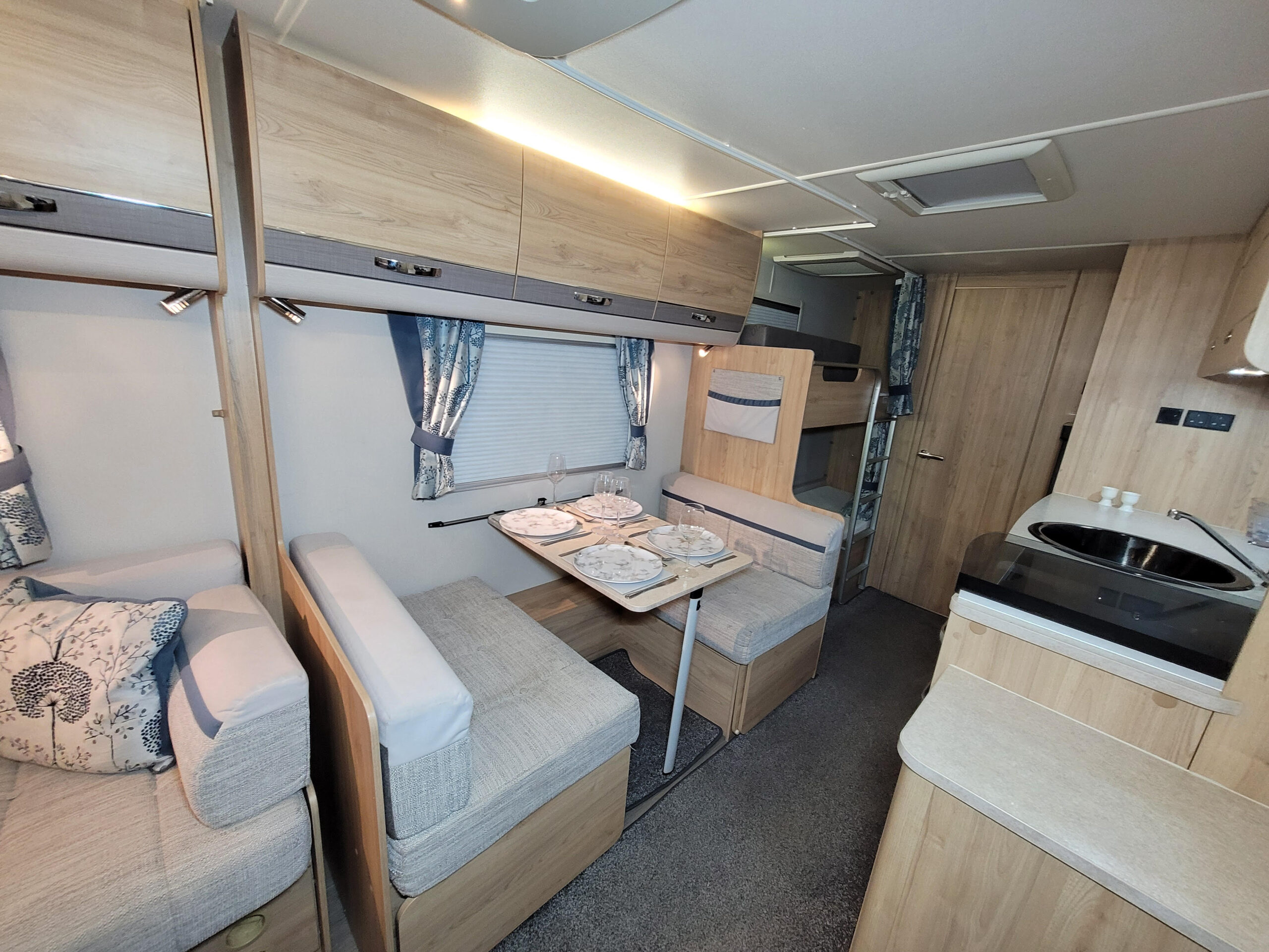 
								Elddis Chatsworth 636 Caravan full									