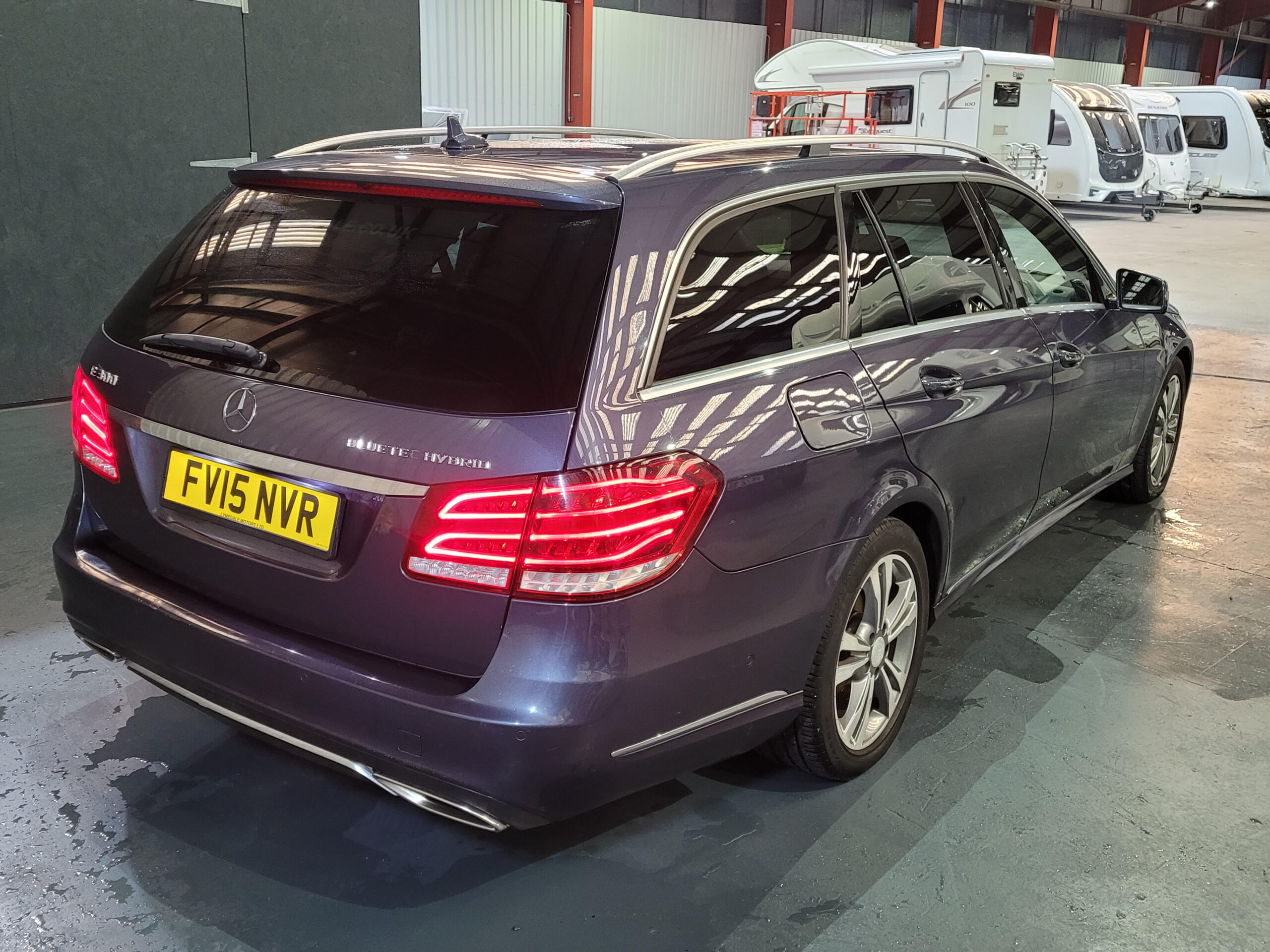 
								MERCEDES-BENZ E300 BLUETEC HYBRID full									