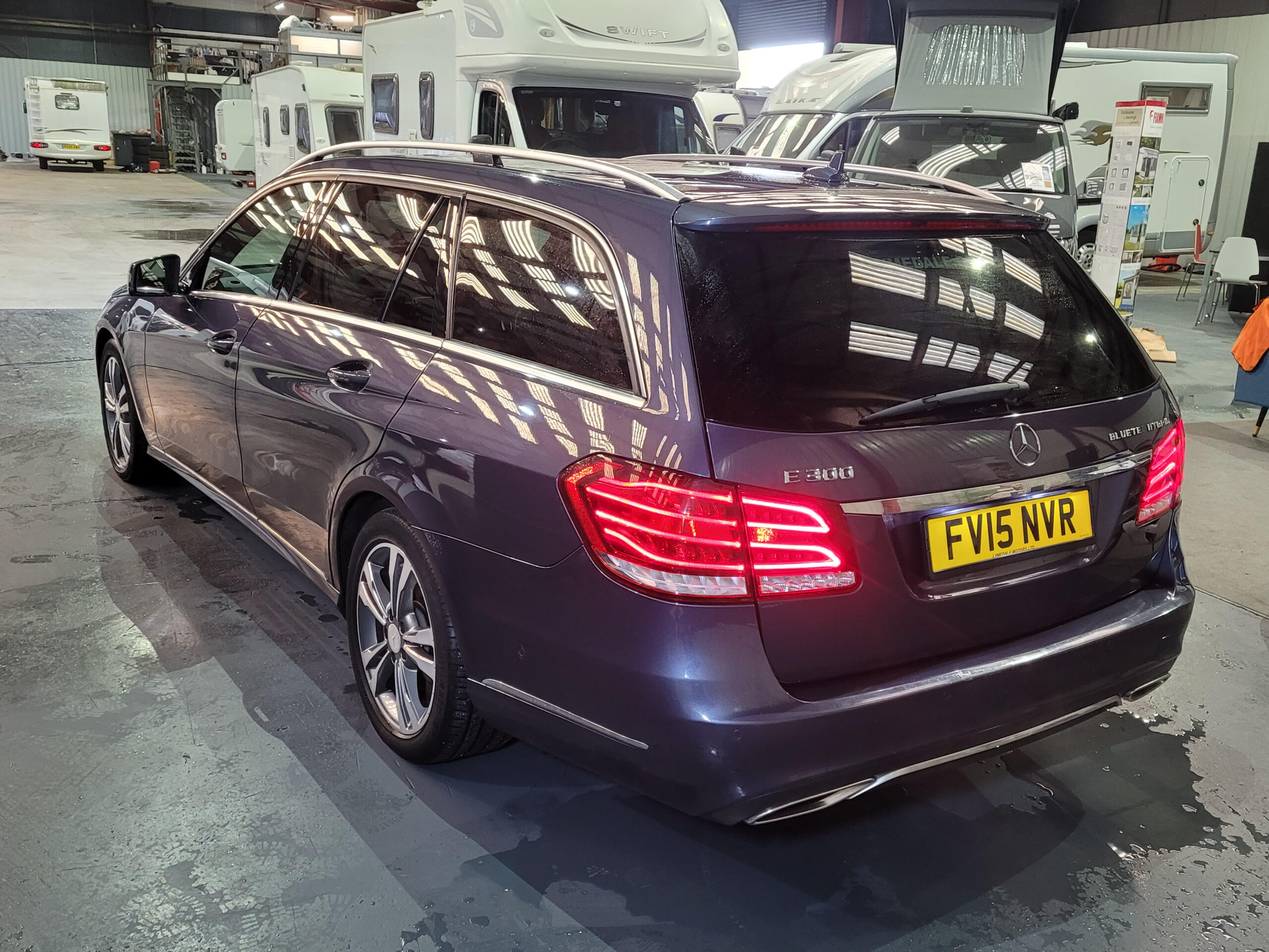 
								MERCEDES-BENZ E300 BLUETEC HYBRID full									