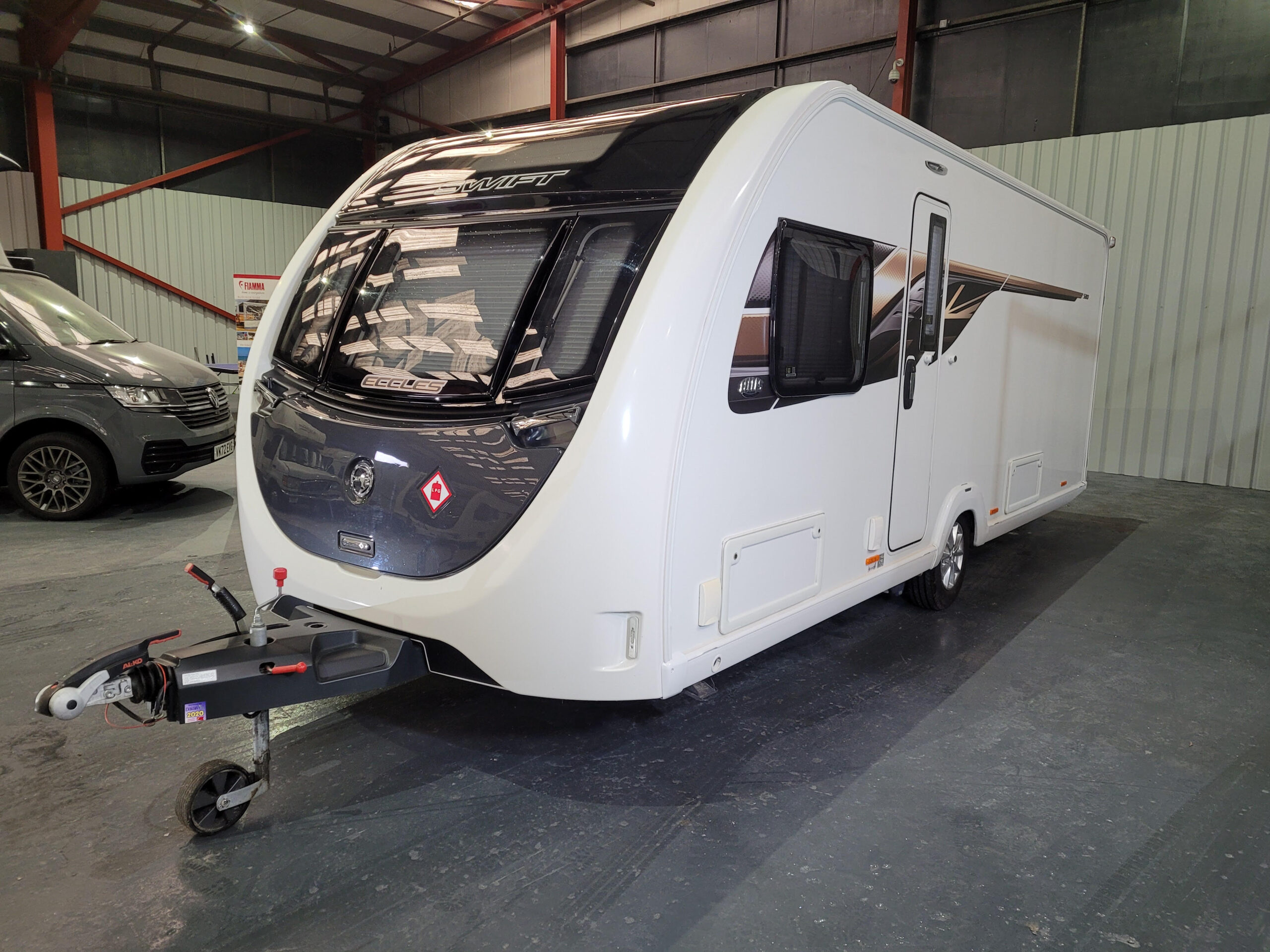 
								Swift Eccles 580 full									