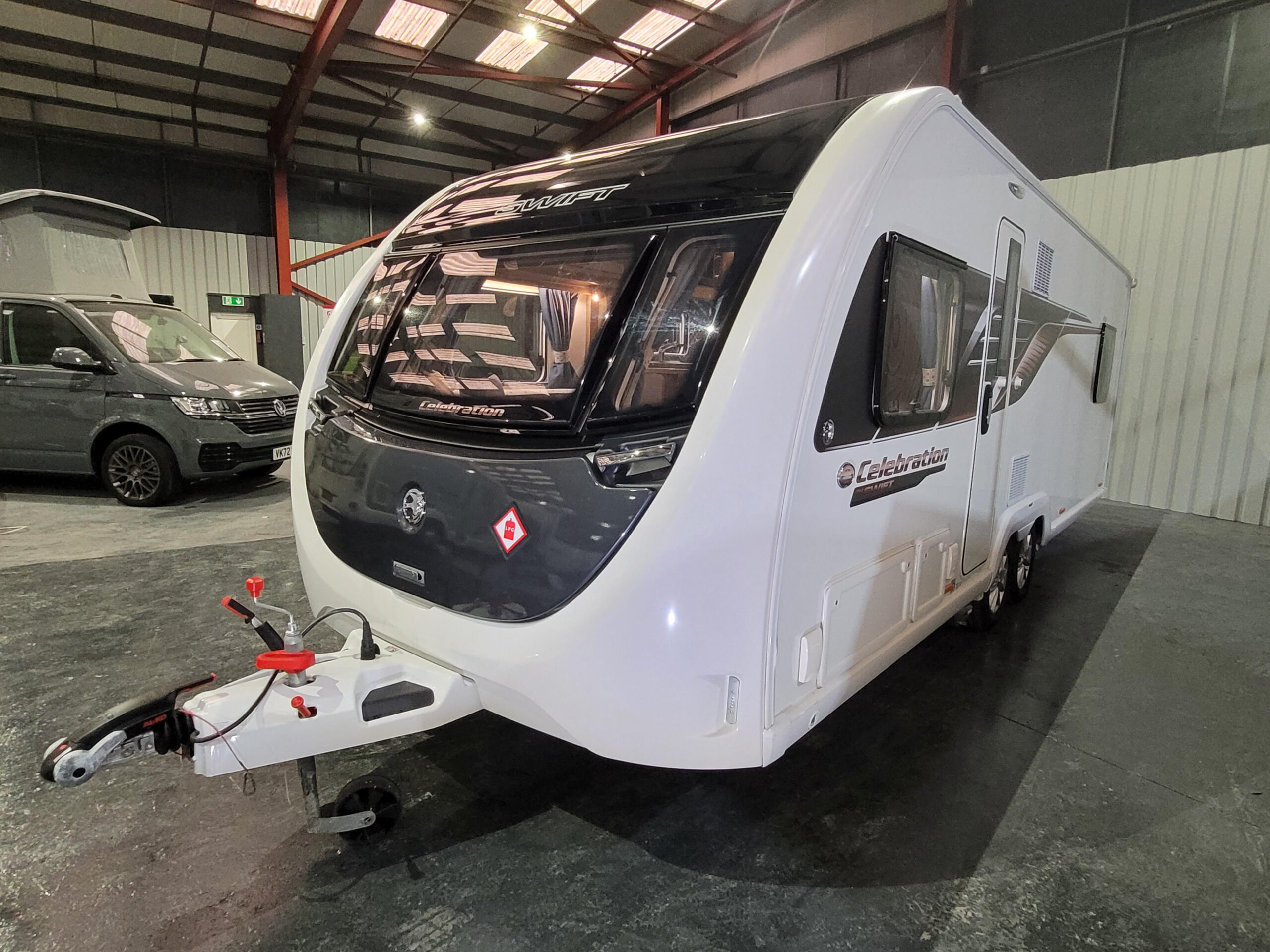 
								Swift Celebration 835 Caravan full									