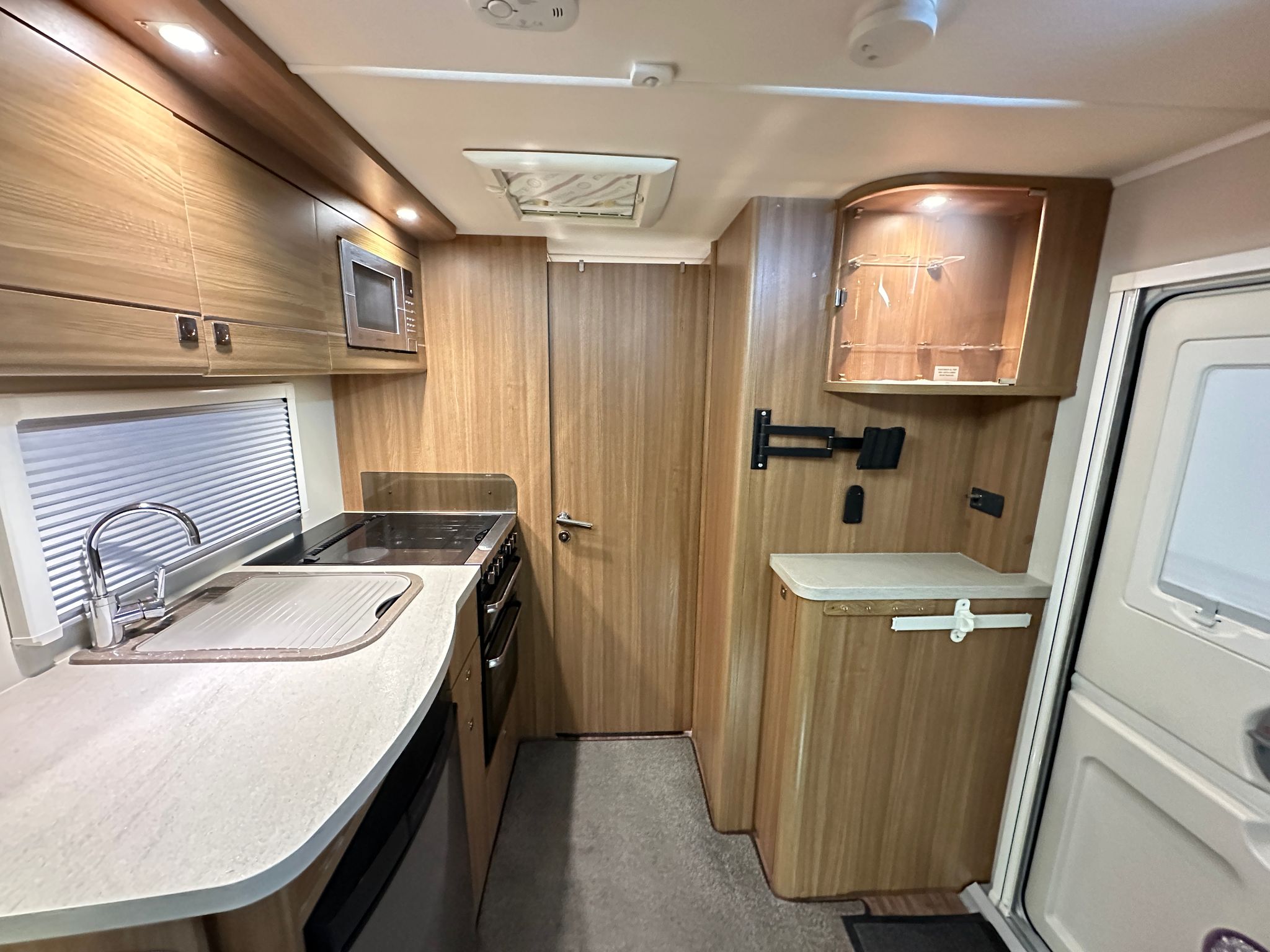 
								Compass Rallye 550 Caravan full									