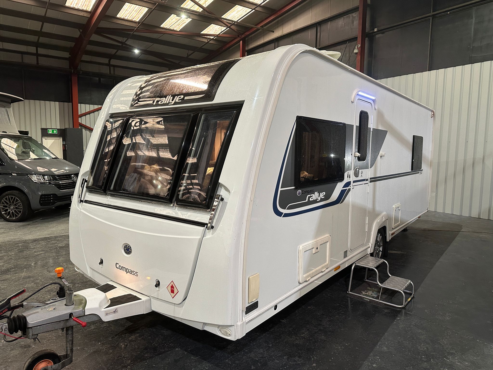 
								Compass Rallye 550 Caravan full									