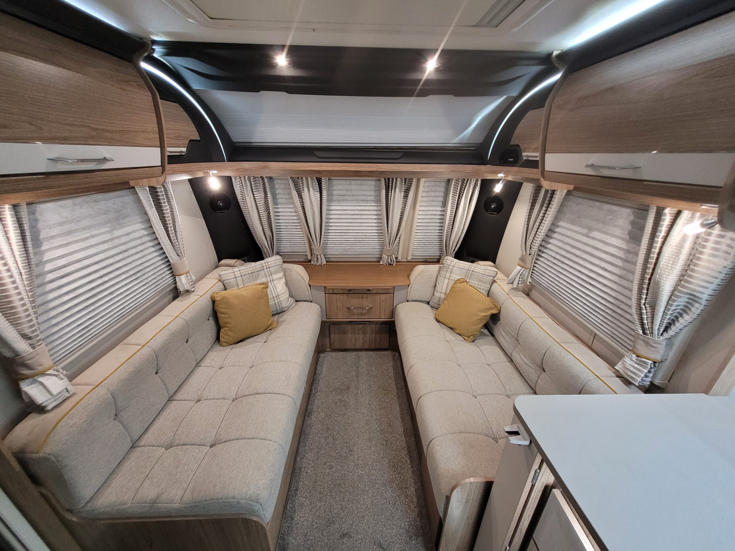 
								Coachman VIP 575 full									