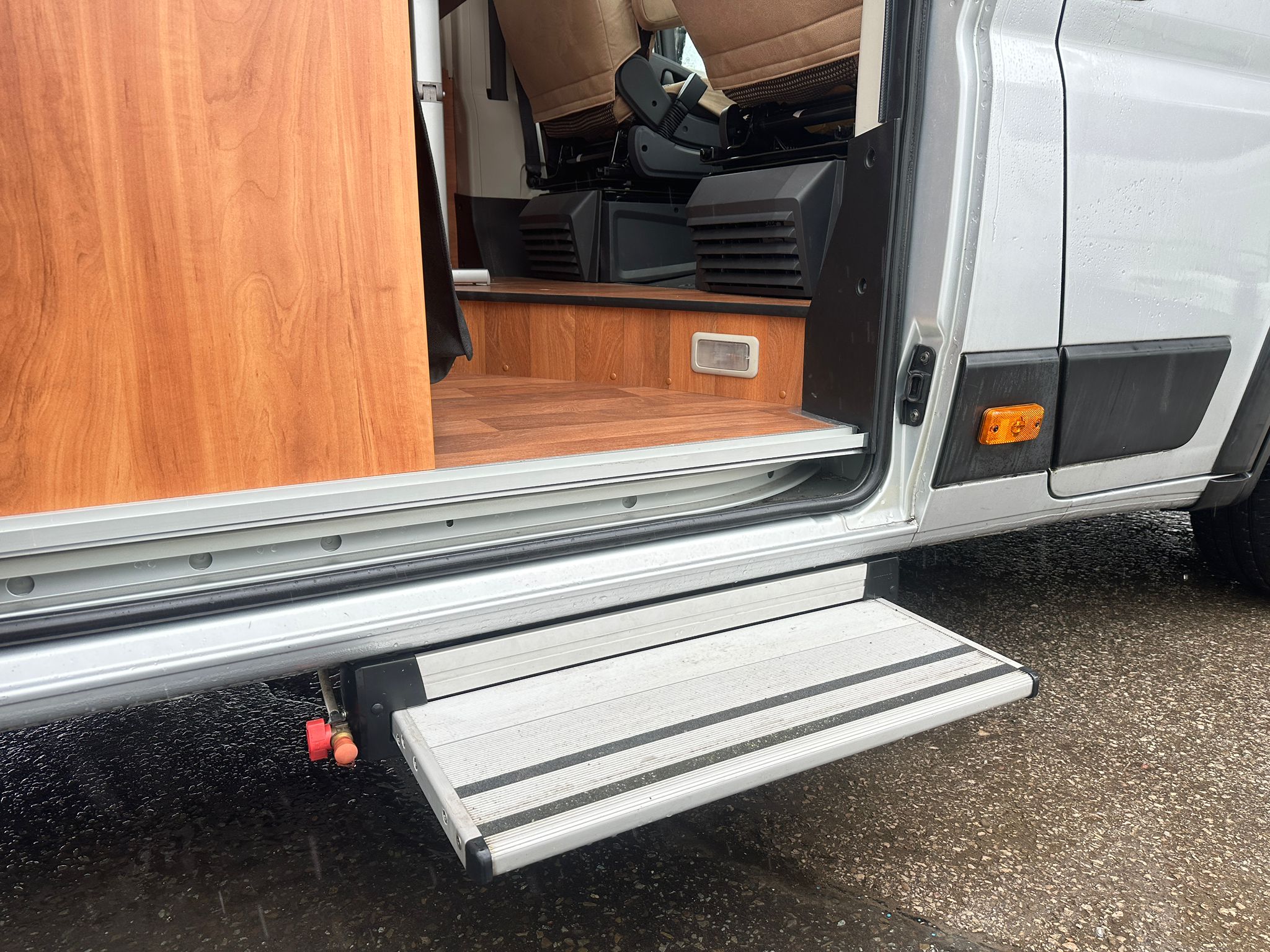 
								Globecar Campscout B Campervan full									