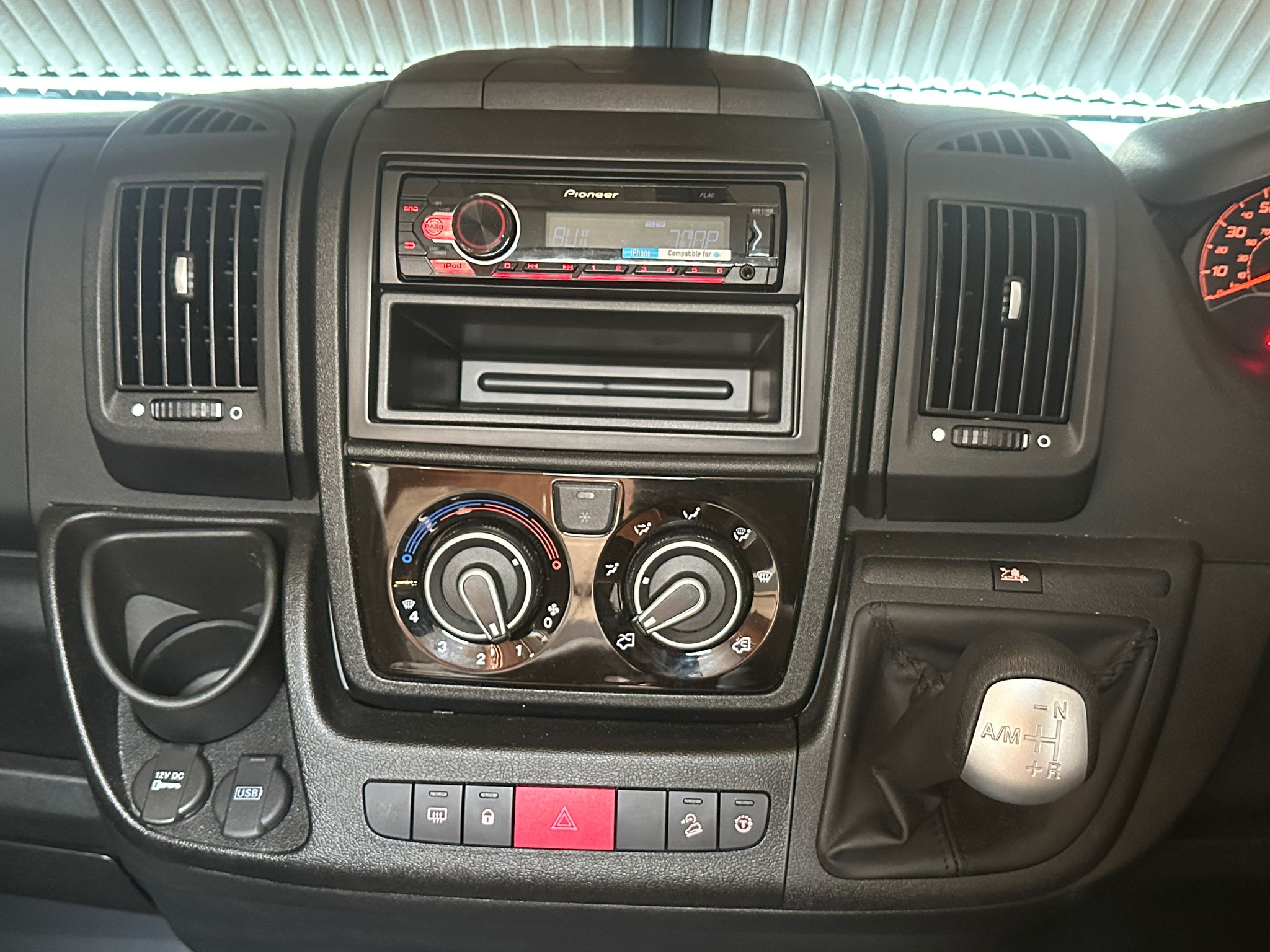 
								Globecar Campscout B Campervan full									